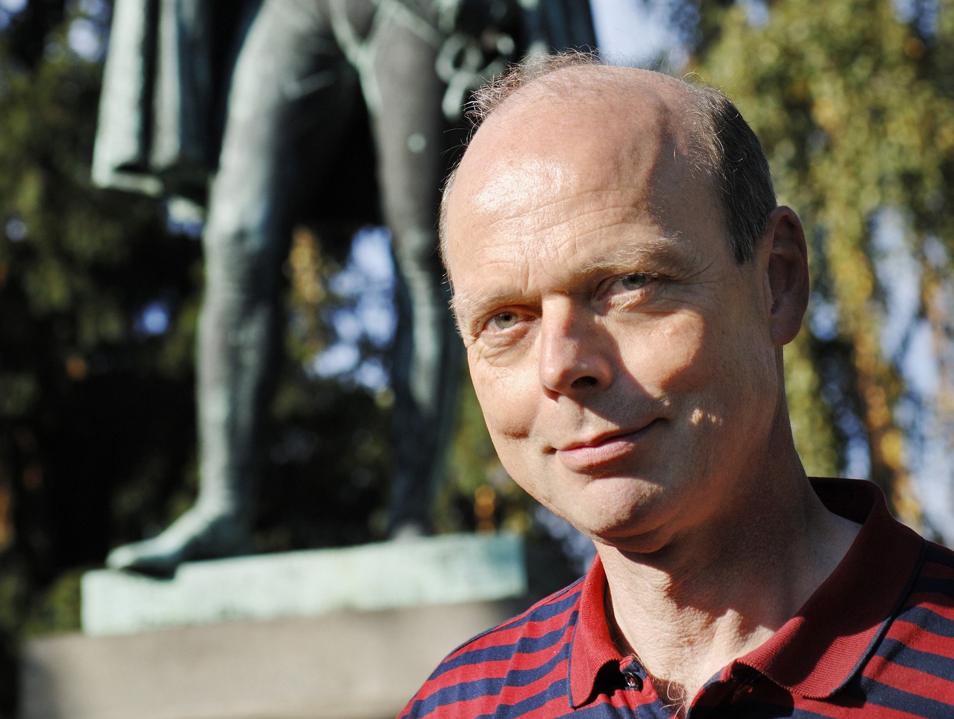 MELLEMMAND - »jeg er ofte bedrøvet over den manglende kvalitet i dialogen mellem universiteterne og det politiske system, men det er naivt at tro at politikerne laver finansloven om fordi jeg, Nils, skriver et
læserbrev i en avis,« siger dekanen og understreger at det er rektor og bestyrelse der tegner universitetsledelsens dispositioner udadtil.