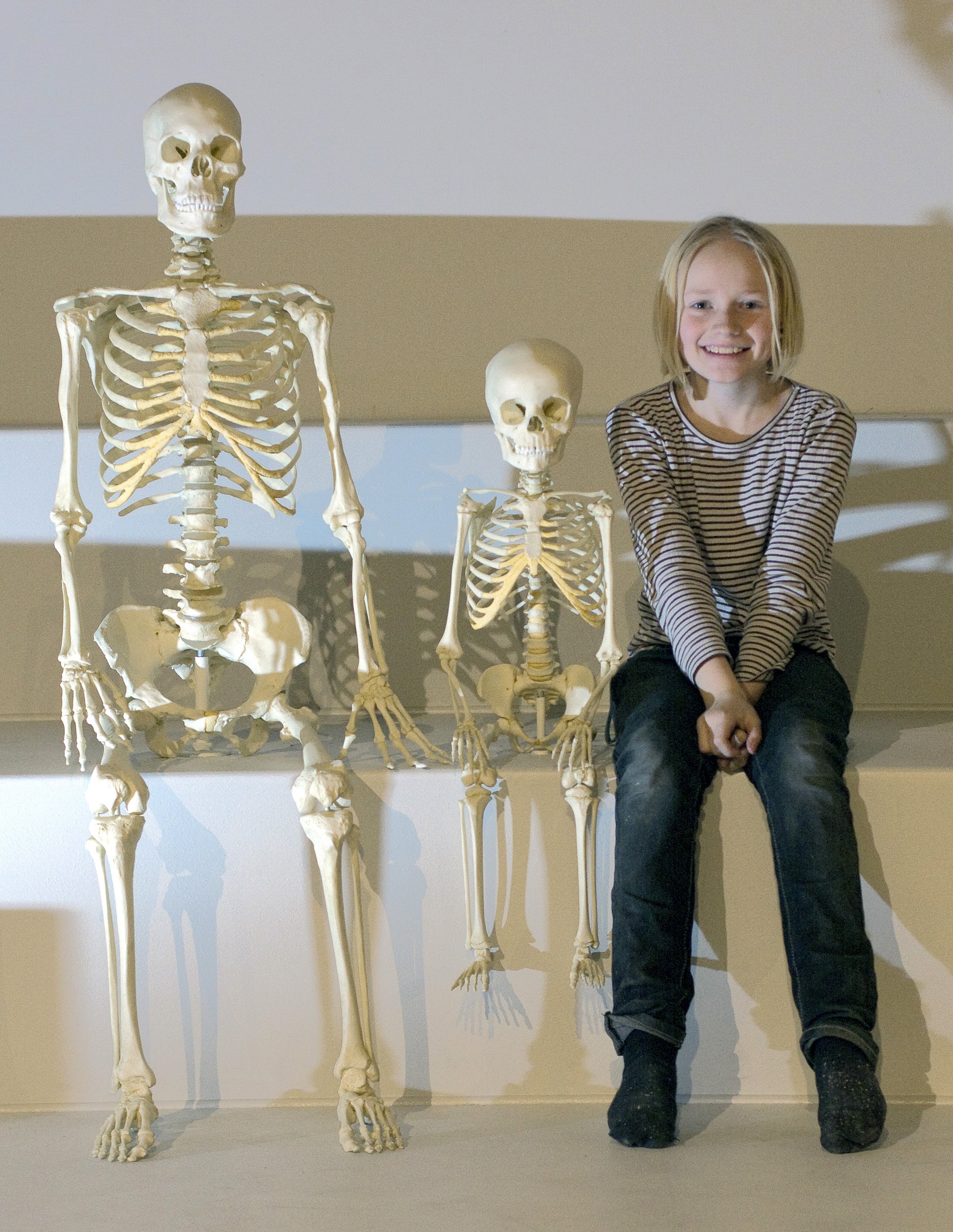 POPULÆRE MENNESKER - På en enkelt time havde mindst 50 museumsgæster fået taget et billede sammen med de to benede personer til venstre.