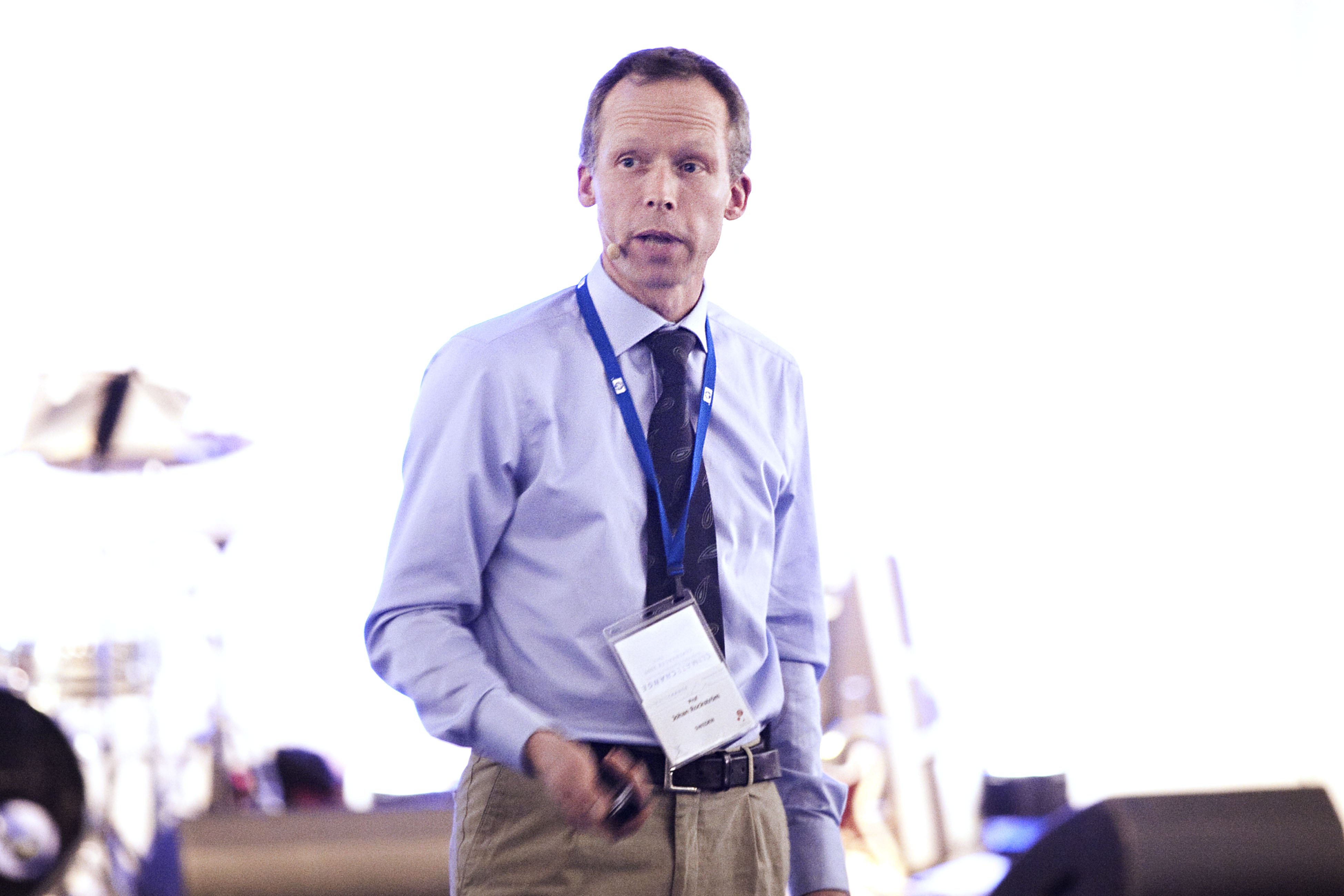 KATASTROFALT VELOPLAGT - Johan Rockström underholder en kongreshal fuld af forskere om verdens dystre fremtidsudsigter.