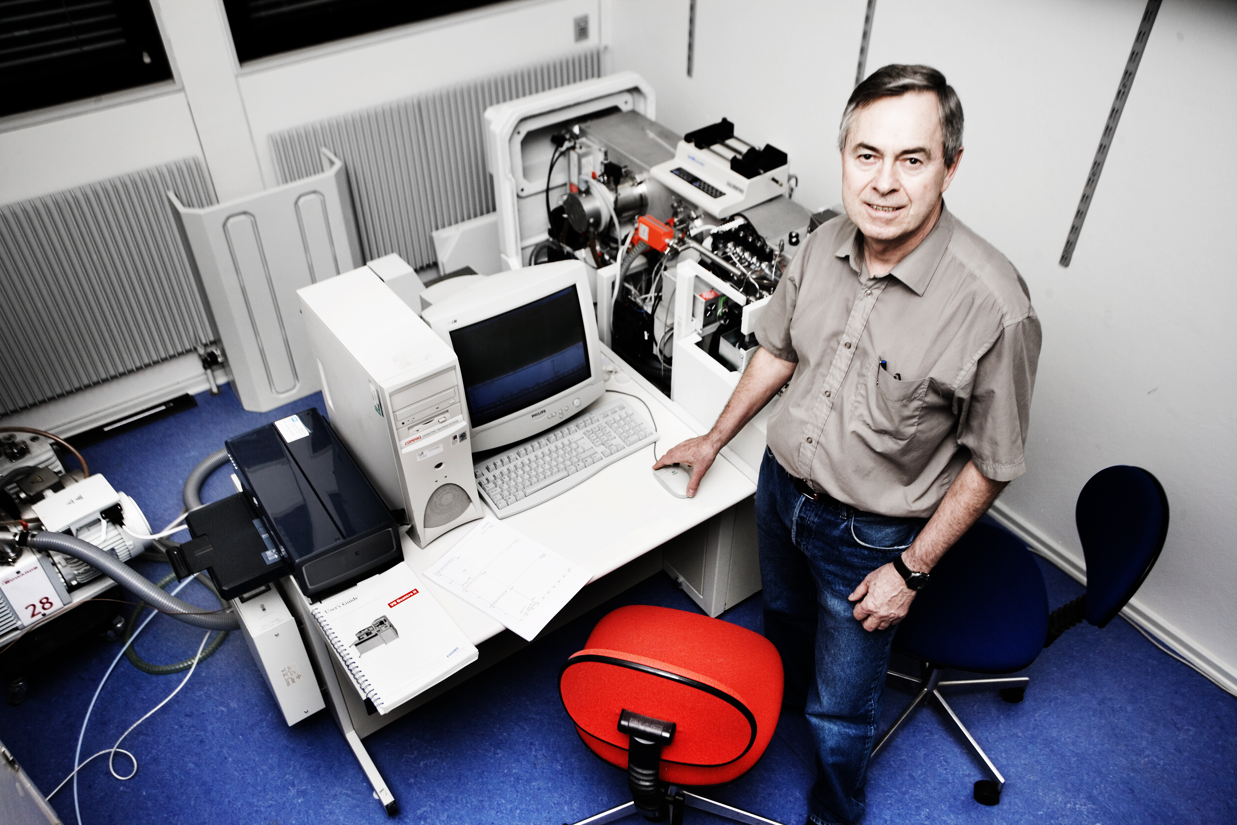 FLYTTEROD - Ifølge Bo Svensmark havde analytisk kemi netop fået installeret et nyt dyrt måleinstrument da det blev besluttet at forskningsområdet skal nedlægges. Nu skal det såkaldte triple-quadrupole massespektrometer, Micromass VG QUATRO II, der bruges til analyse og strukturopklaring af organiske forbindelser i ultrasmå mængder flyttes til Det Farmaceutiske Fakultet.