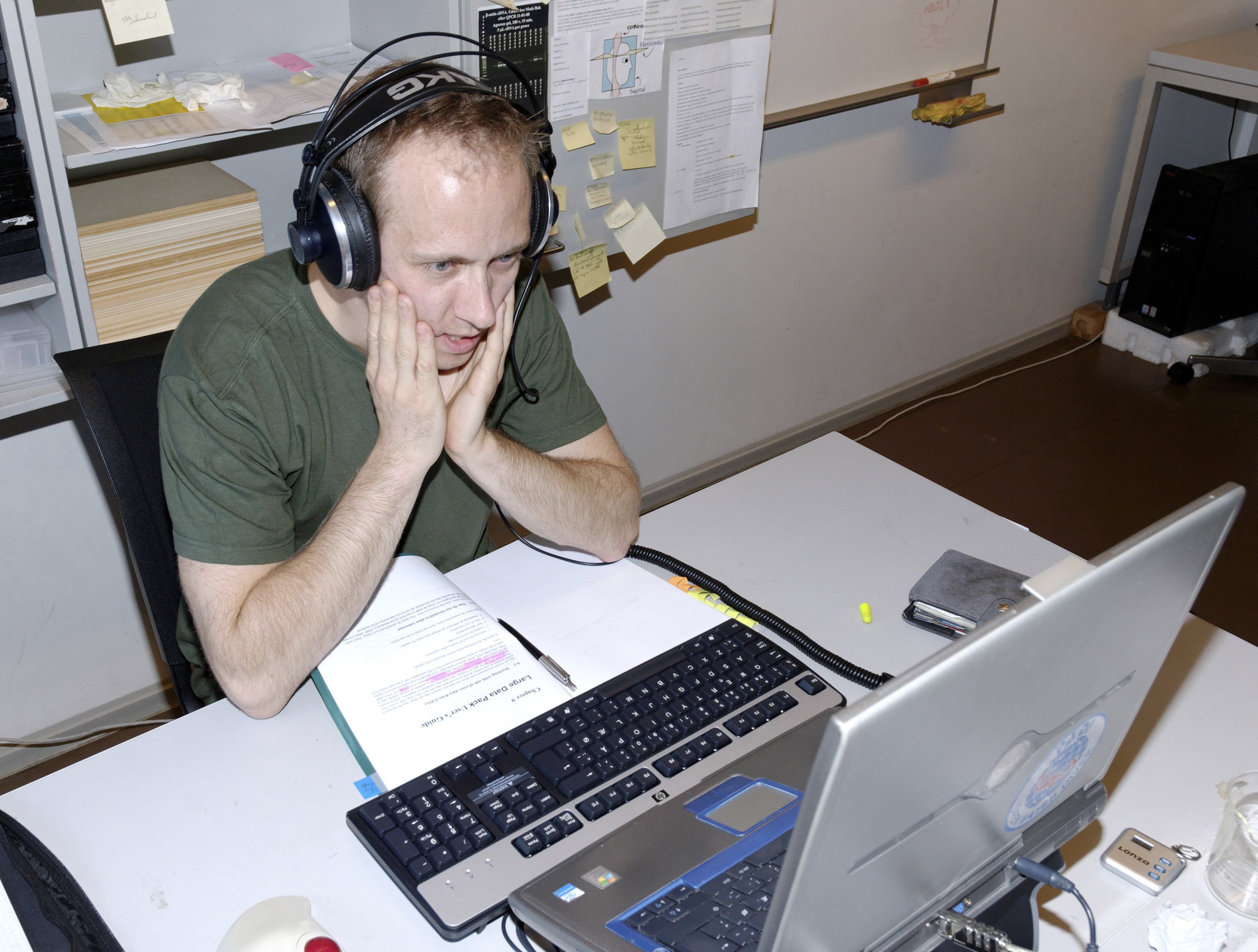 Ph.d.-studerende Peter Vestentoft har mistet et års arbejdsro på Sundhedsvidenskab mens bygningsrenoveringer til det nye proteincenter på Panum har stået på. Otte ph.d.-studerende har nu klaget over forholdene.