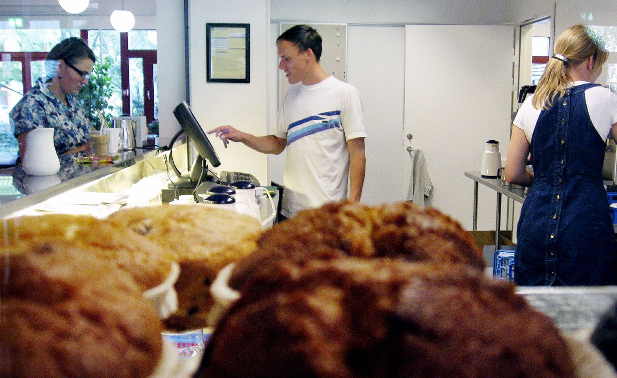 MUFFINS - Café Mødestedet er flyttet og tilbyder en ny ramme om de humaniorastuderendes sociale liv. Caféen byder både på søde, sjove og smukke oplevelser.