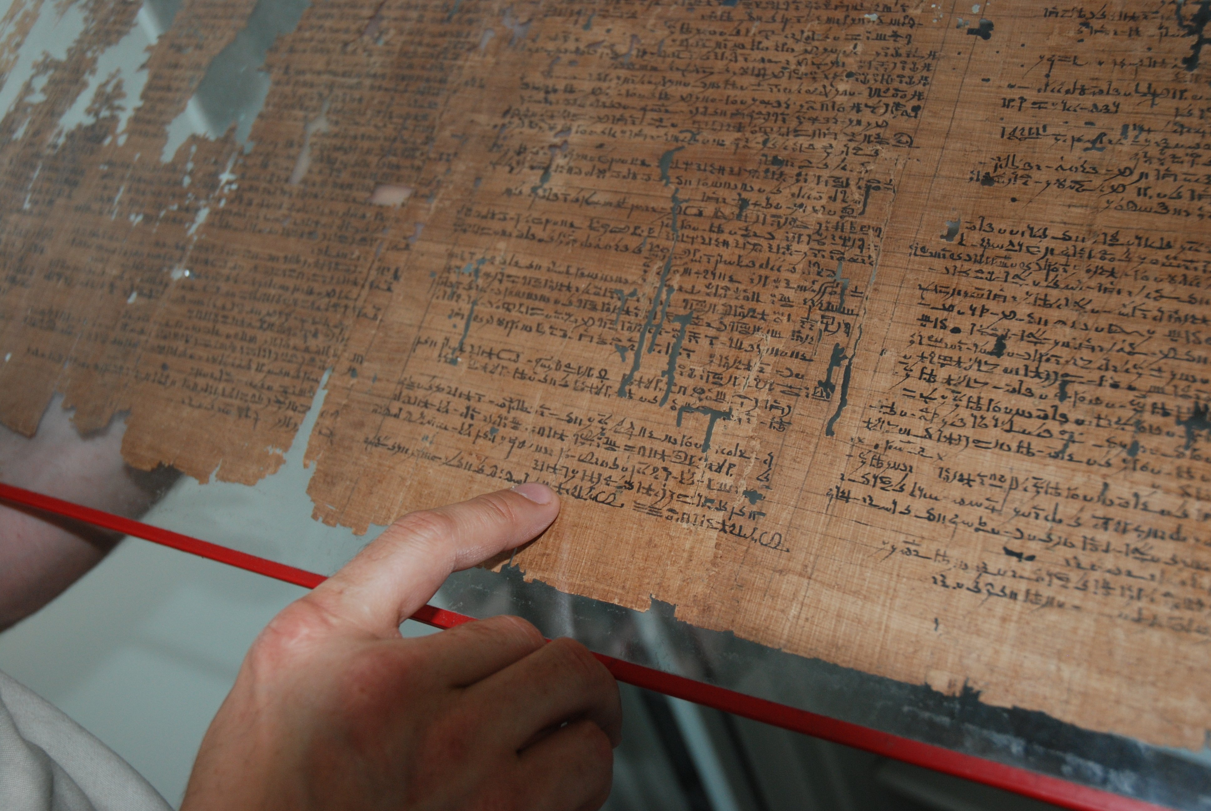 Reading ancient scripts at the Carsten Niebuhr Department