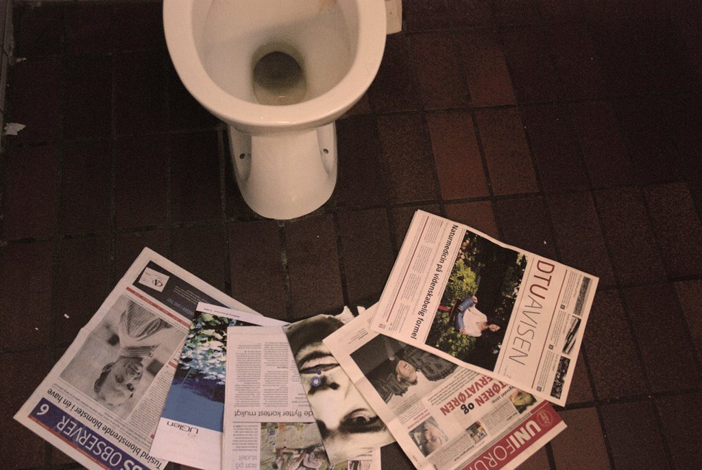 RESPEKTLØST - De andre blade ligger sirligt i vifte, men brættet er slået op.