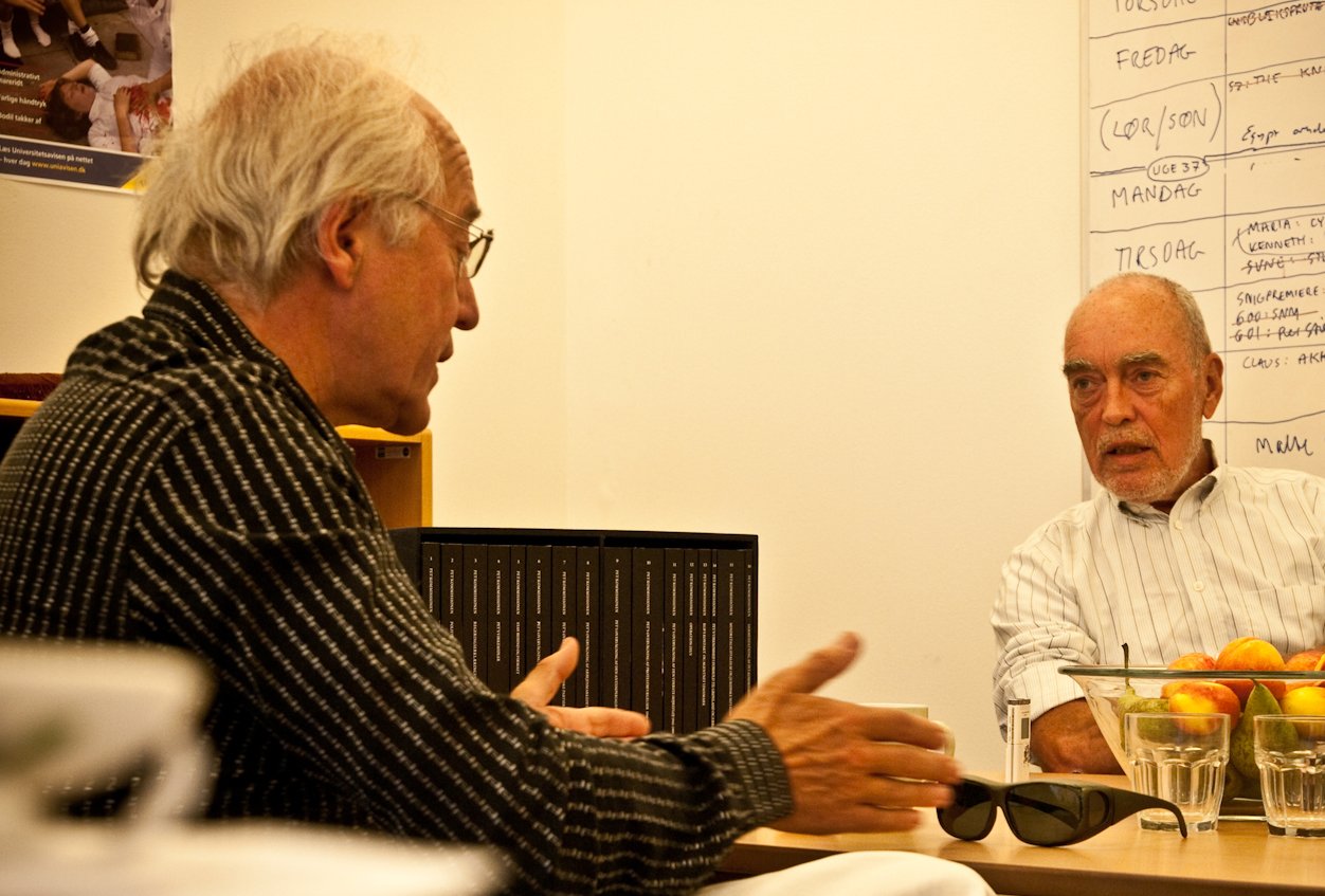 KONFRONTATION - PET-beretningens medforfatter Ditlev Tamm i debat med dens skarpeste kritiker, Preben Wilhjelm om overvågning, politisk forfølgelse og ministerløgne.