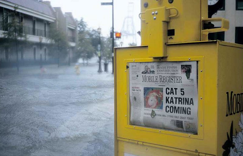 KATRINA – I kølvandet på orkanen Katrina, der ramte New Orleans i 2005, flød medierne over med usande  historier om voldtægter og plyndringer. Mediereaktionerne er følge lektor Isak Winkel Holm inspireret af Hollywoods katastrofefilm, hvor man altid først ser billeder af katastrofen og derefter af plyndringer, og folk der går
amok.