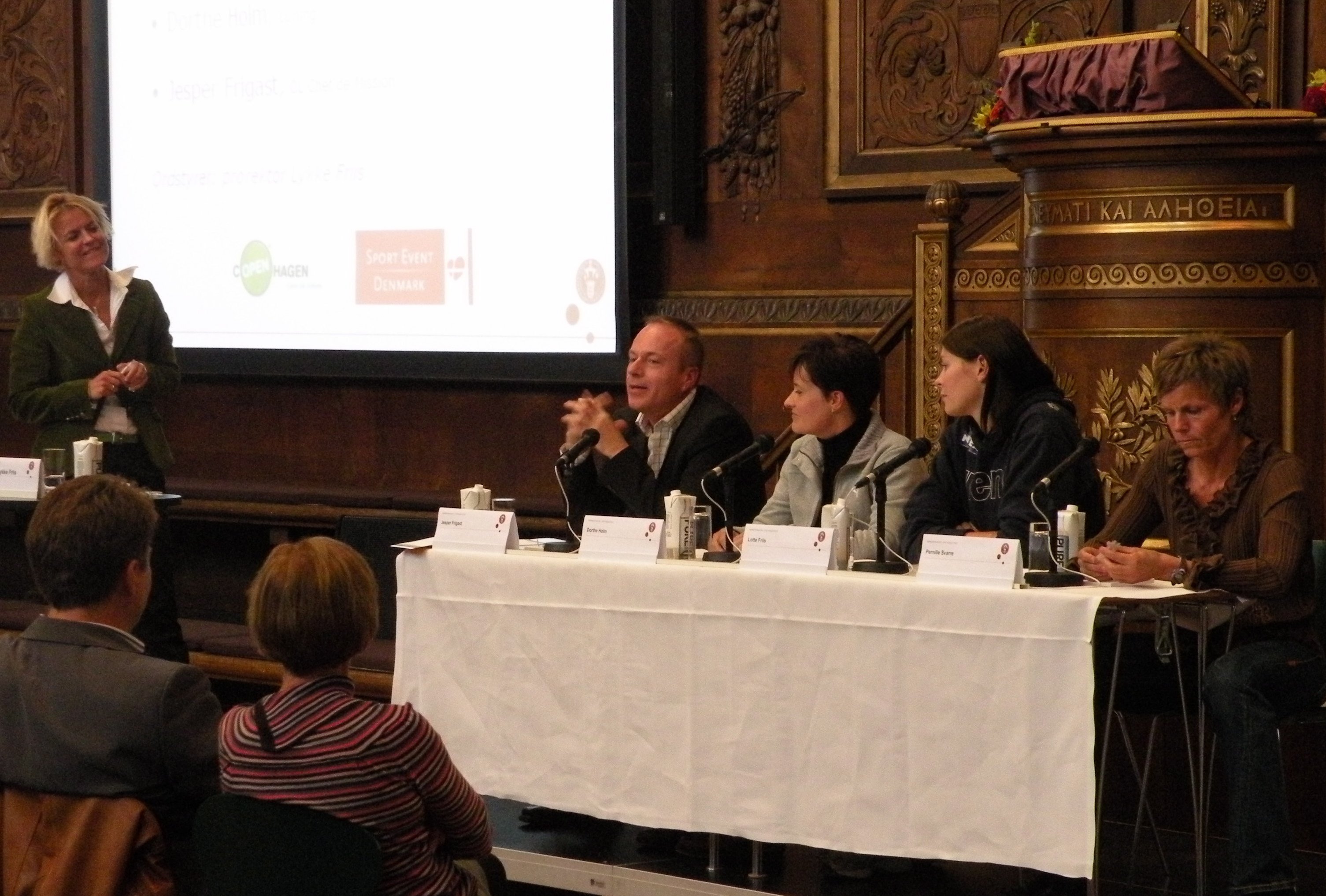 Prorector Lykke Friis, quizzing the panelists