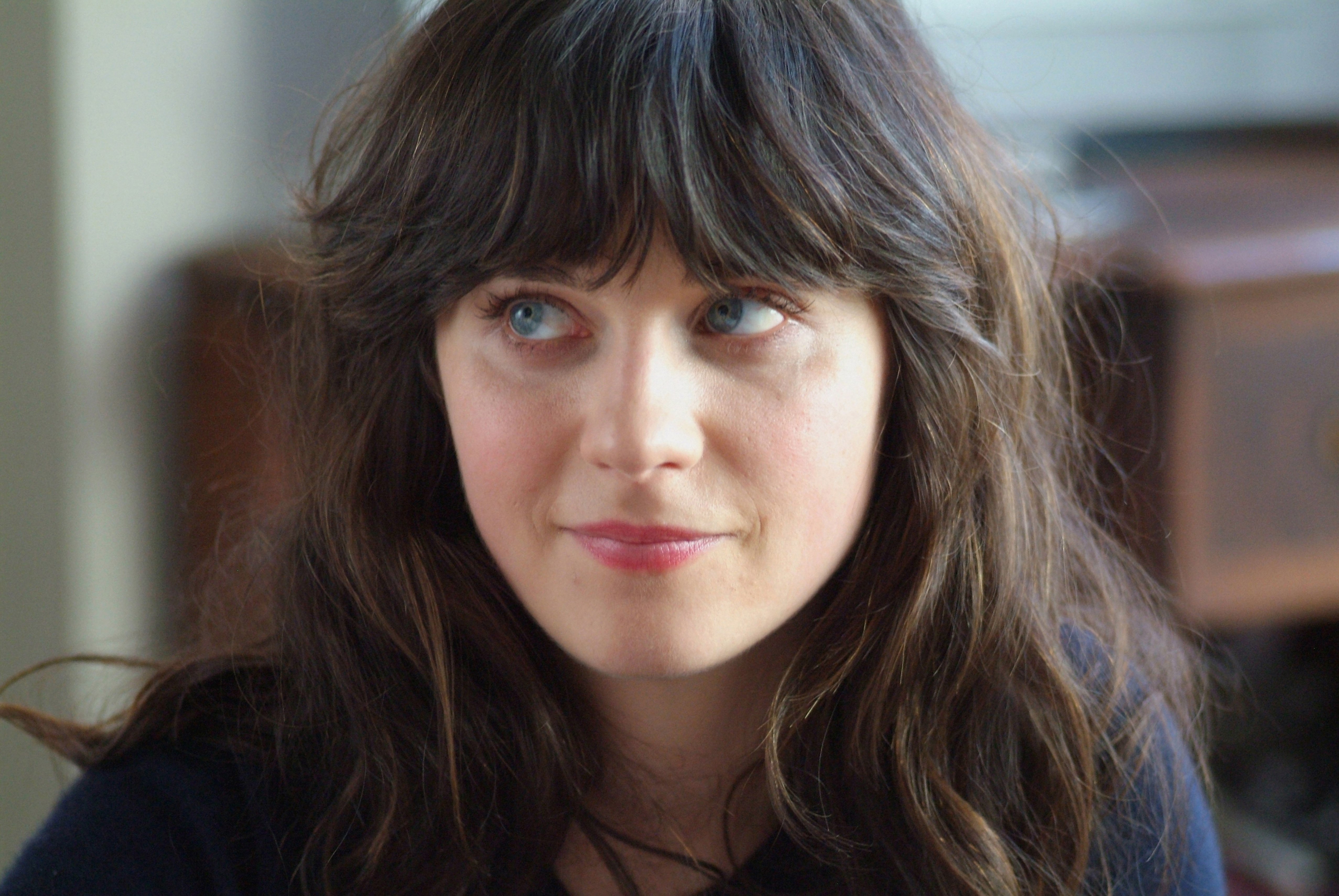 ZOOEY - Deschanel er kendt som den ene halvdel af She & Him. Hun spiller Summer i 500 Days of Summer. Få gratis billetter