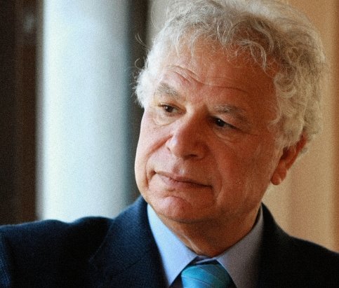 LANDFLYGTIG - Den palæstinensiske digter Mourid Barghouti besøger ToRS i anledning af den danske udgivelse af hans lyriske selvbiografi Jeg så Ramallah.