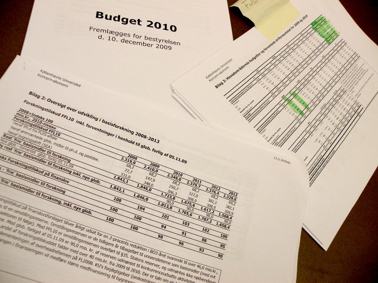 TALKRIG - Videnskabsministeren siger, KU bliver rigere. Rektor siger, KU skal spare.