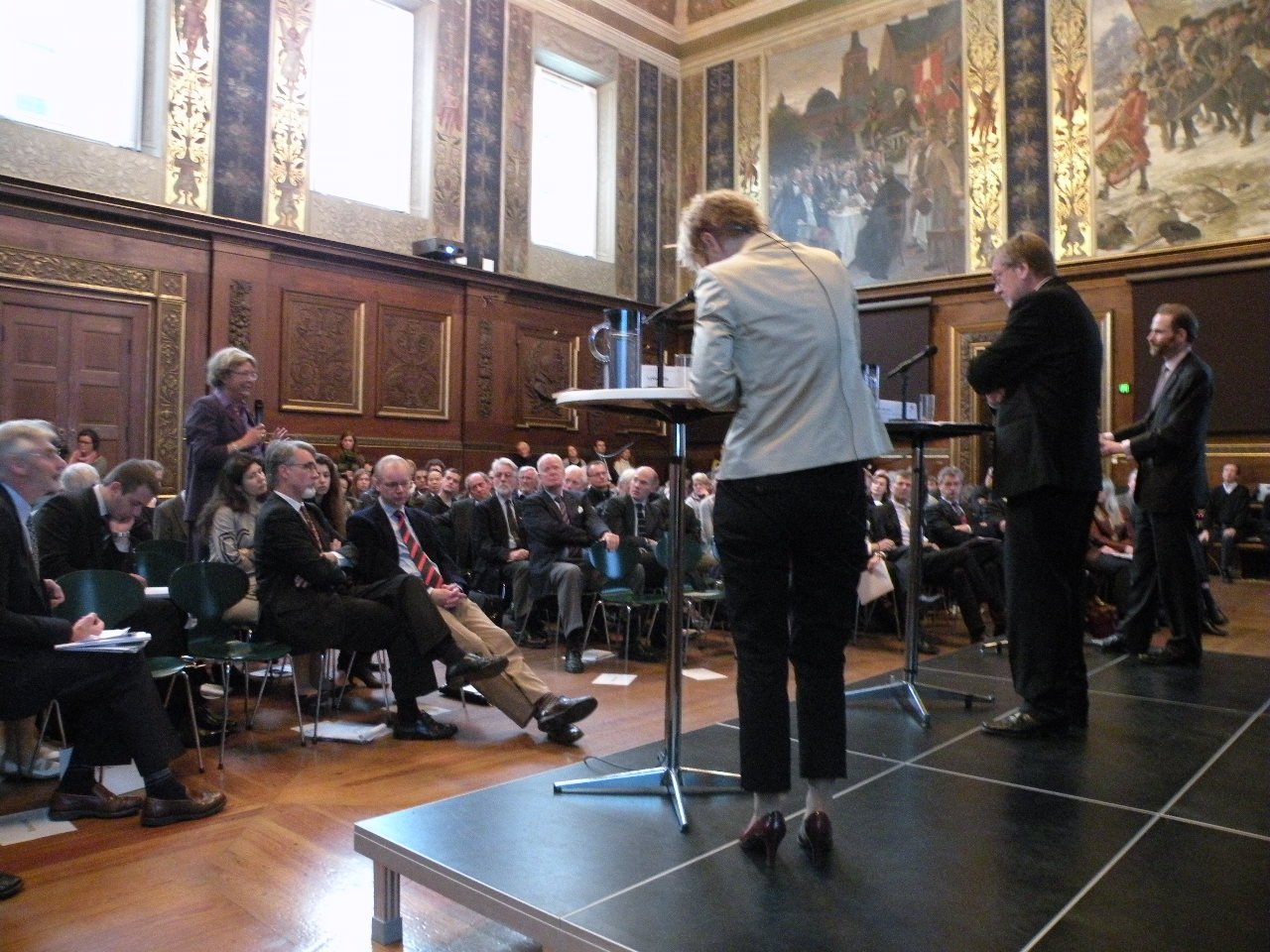 Prorector Lykke Friis (left), Minister of Foreign Affairs Per Stig Møller (centre) and British historian Timothy Garton Ash (right)