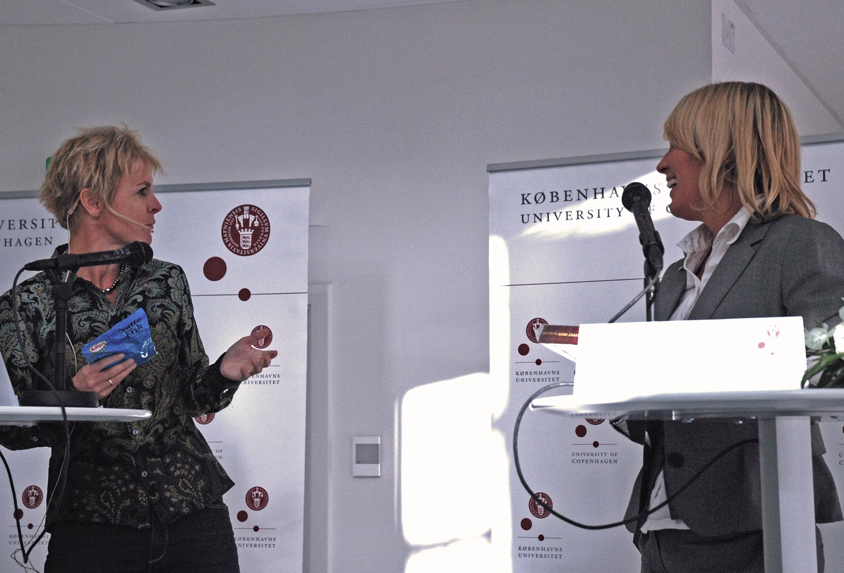 SALTE FISK - Lene Espersen fik gaver, der burde kunne gå under den skattemæssige rapporteringsradar: lakridsfisk, Niels Hausgaard-sang og frøen Kermit på film. Det var godt valgt. Hun blev glad.