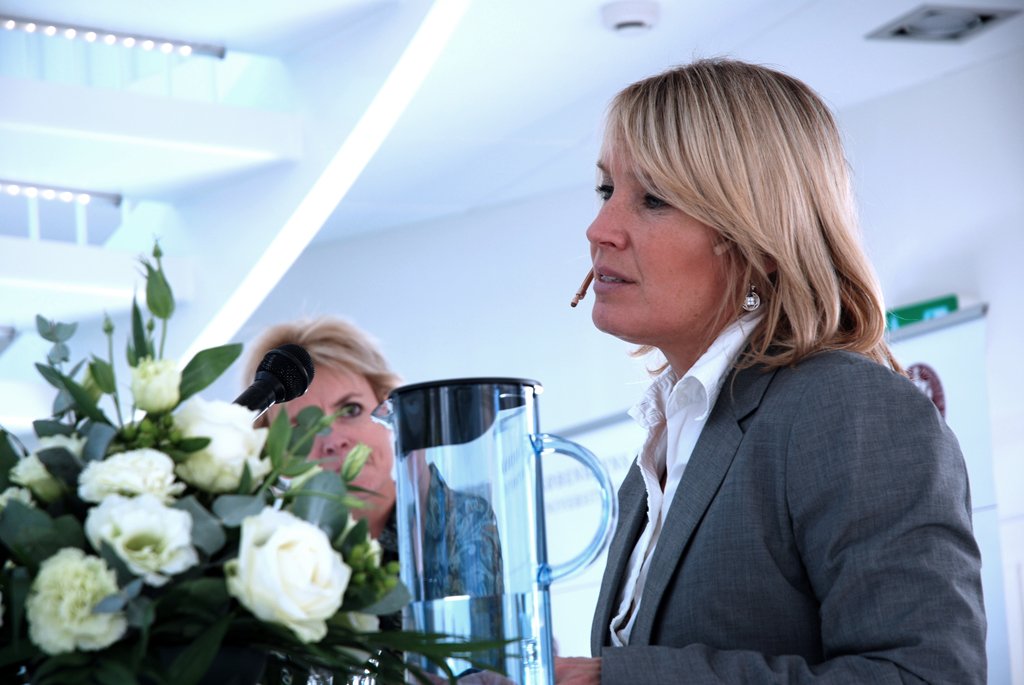 KLIMAFORELÆSNING - Vicestatsminister Lene Espersen (K) talte om tidens udfordringer i KU's nye grønne fyrtårn. Prorektor Lykke Friis styrede ordene.