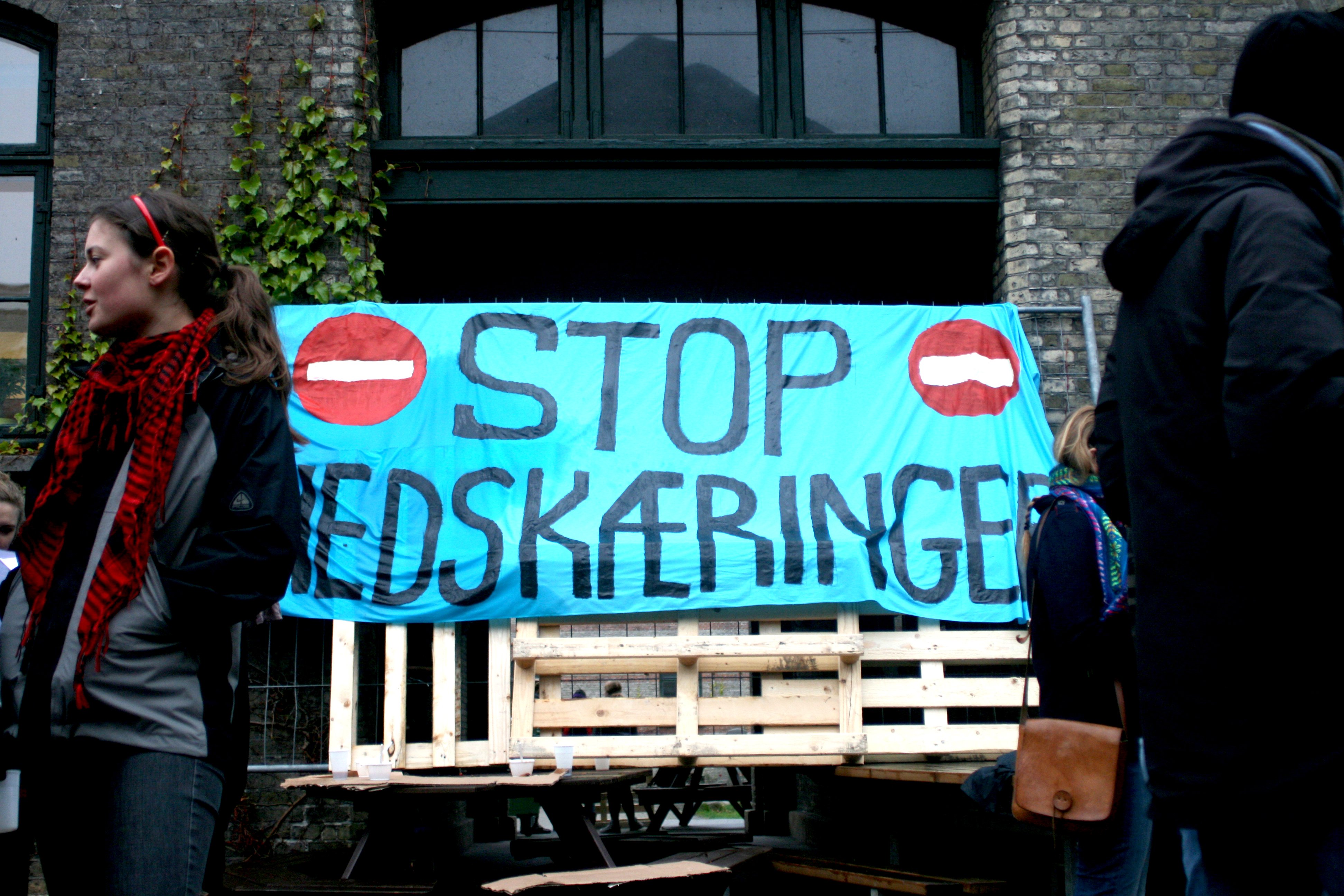 Students protest against cutbacks