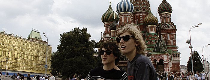 TEENAGEROCK - Lektor Karsten Fledelius er hele Danmarks Balkan-ekspert. Men han vil lige så gerne se postpubertær dokumentarfilm om de danske elektrorockere Dúné.