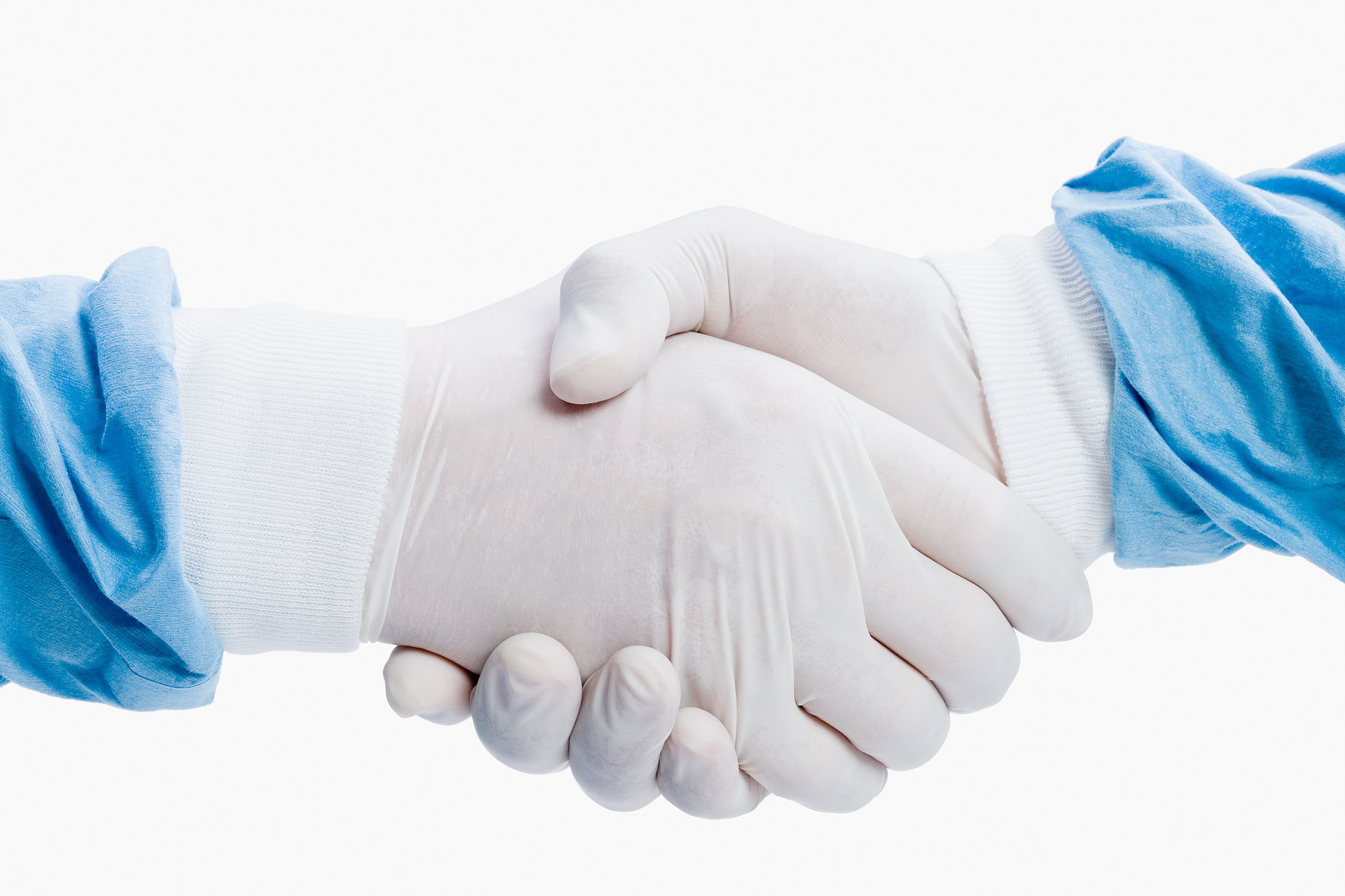 VÅDT HÅNDTRYK - Fakulteterne skal holde op med at løbe efter de samme forskningsmidler og studerende og samarbejde i stedet.