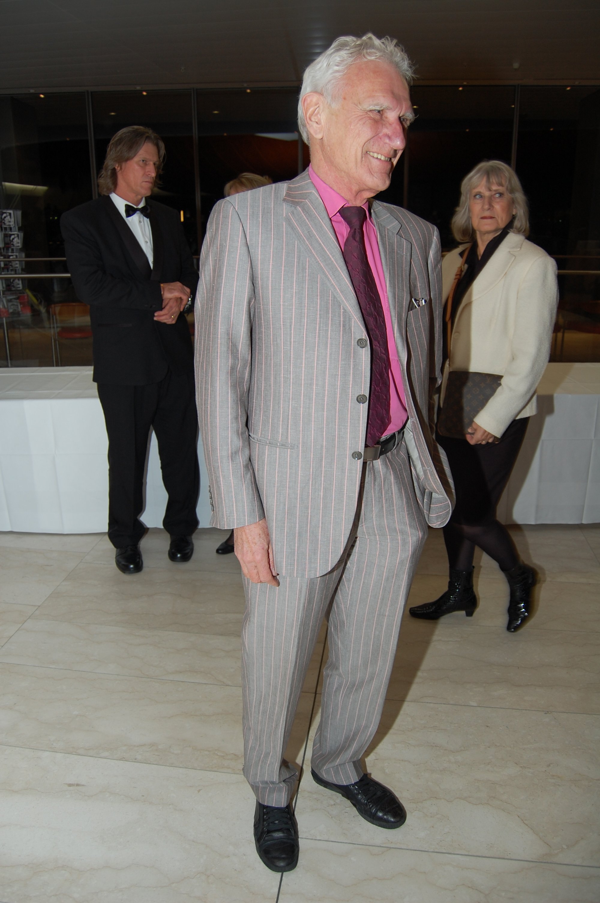 KLÆ'R - Universitetsavisens udsendte operamedarbejder fremhæver professor i international politik Bertel Heurlin for stor velkædthed.