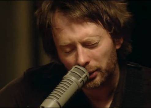 INTIMT - Radioheads Thom Yorke hænger unægtelig lidt med øjnene, men hans stemme giver luft under hjernebarken. God til bitter kantinekaffe og fordøjelse af tung teori