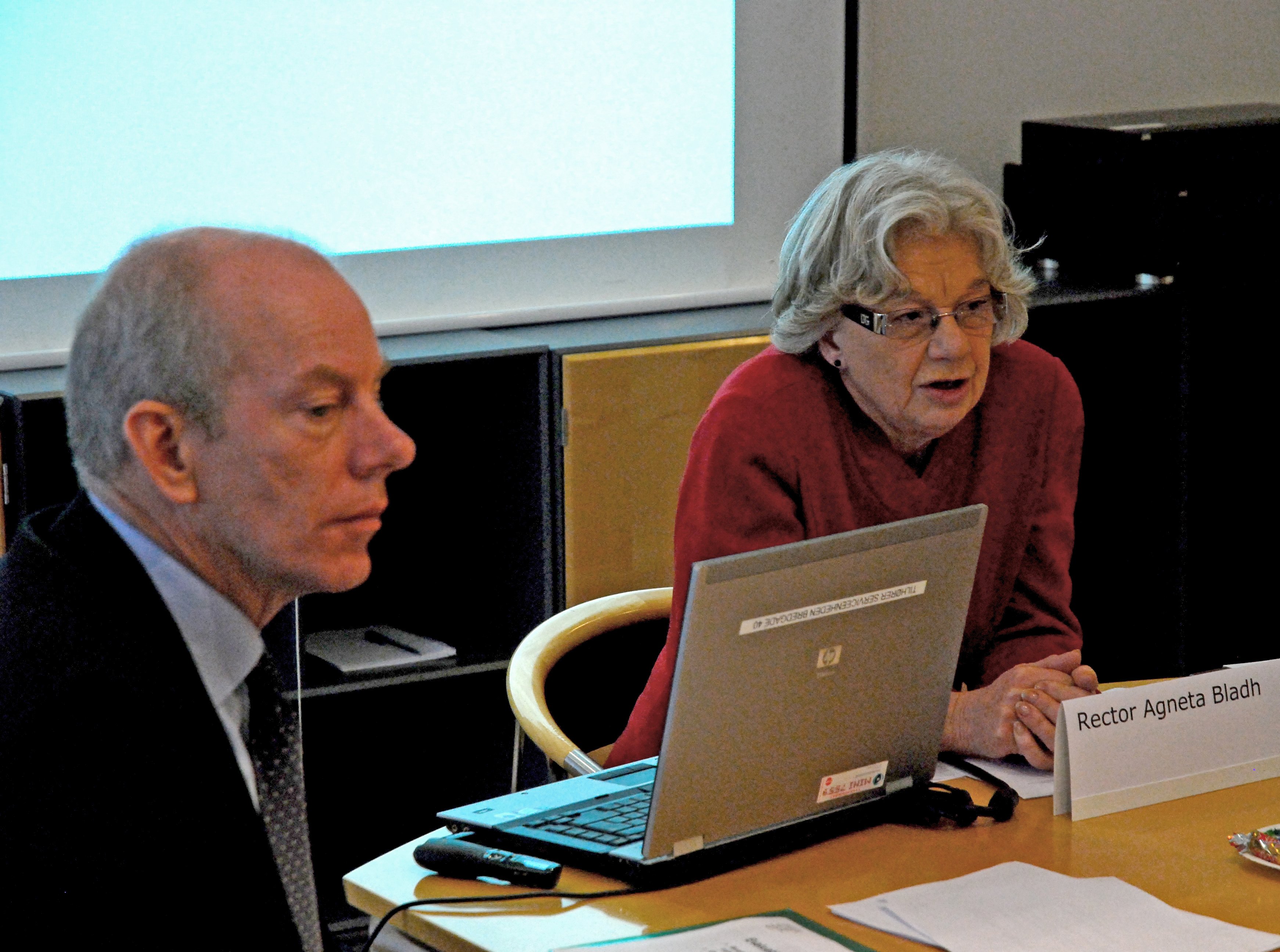 MODVIND - Der var ikke mange rygklap og tak for indsatsen til evalueringspanelet, da de fremlagde den længe ventede rapport om Universitetsloven. Her Peter Maassen og Agneta Bladh.