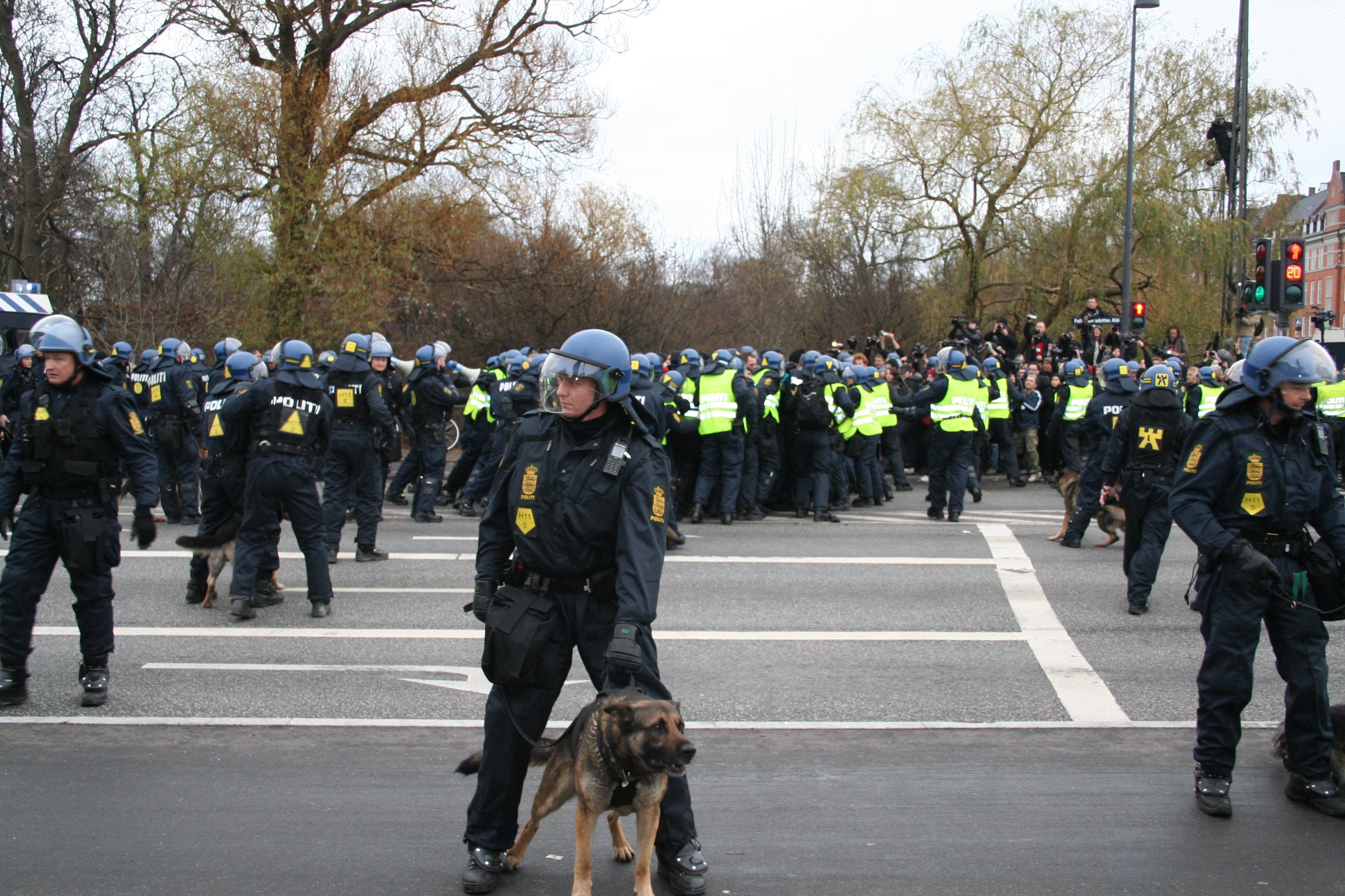 The police shut down climate protesters attempts to storm the harbour on Sunday