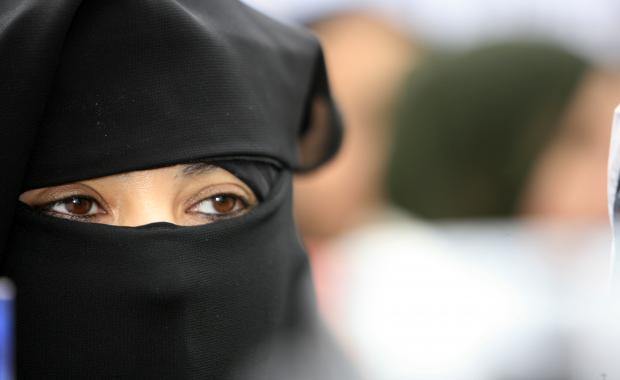 The majority of  muslim women in Denmark who cover their face and body with the niqab are Danish converts, according to the controversial burka report. 