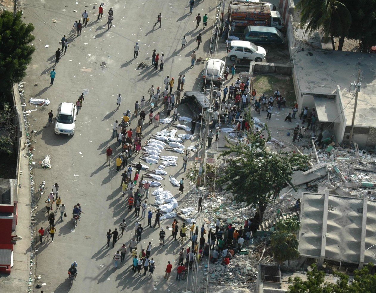 Three University of Copenhagen students will help with the efforts to find survivors and re-establish communications in Haiti after Tuesday's earthquake