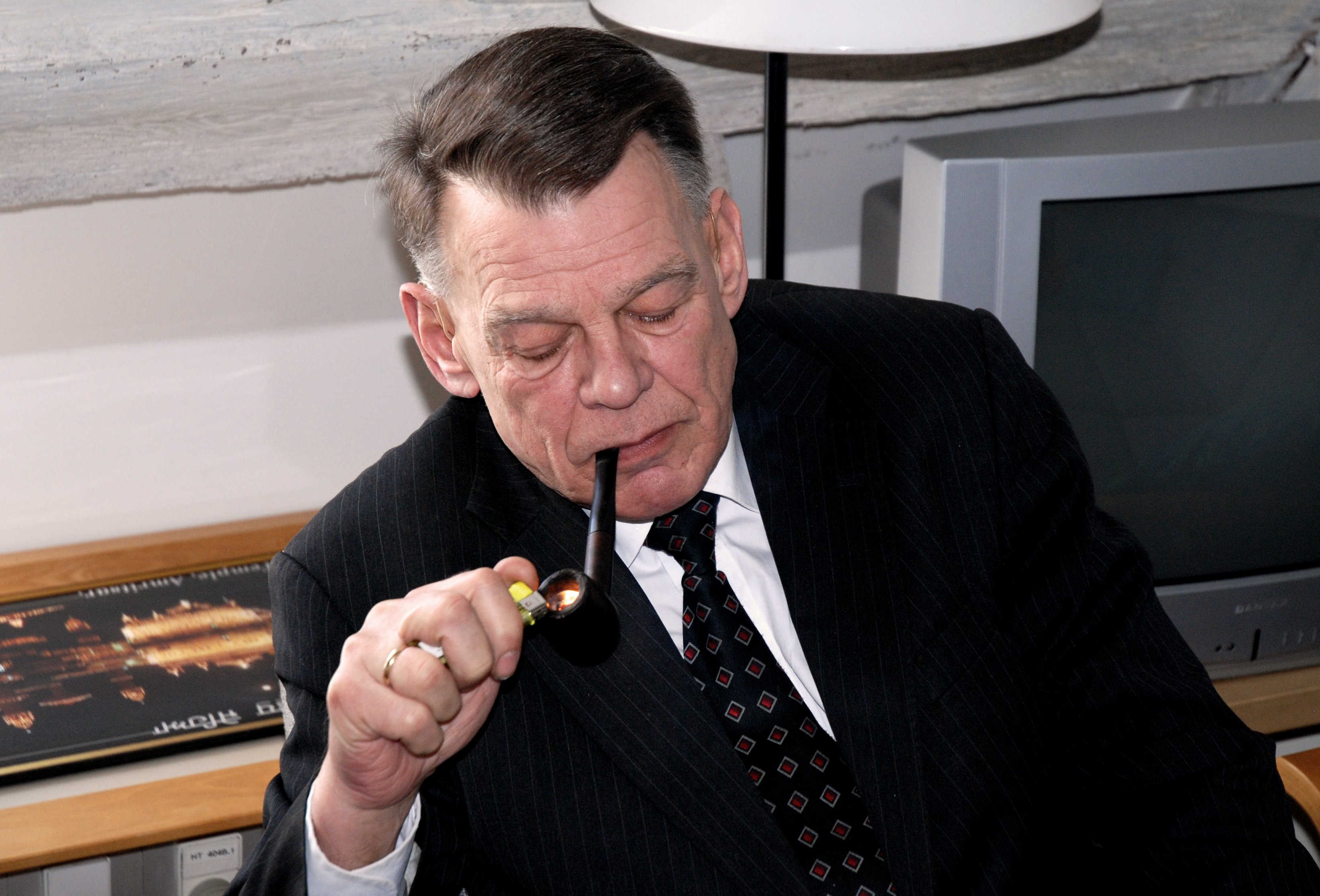 YTRINGSFRIHED - »Jeg bryder mig ikke om troen på, at man skal være barnepige for universiteterne eller de studerende, og jeg mener ikke, at man kan lave regler for, om der er behov for et universitetsmedie,« siger Dansk Folkepartis forskningsordfører, Jesper Langballe.