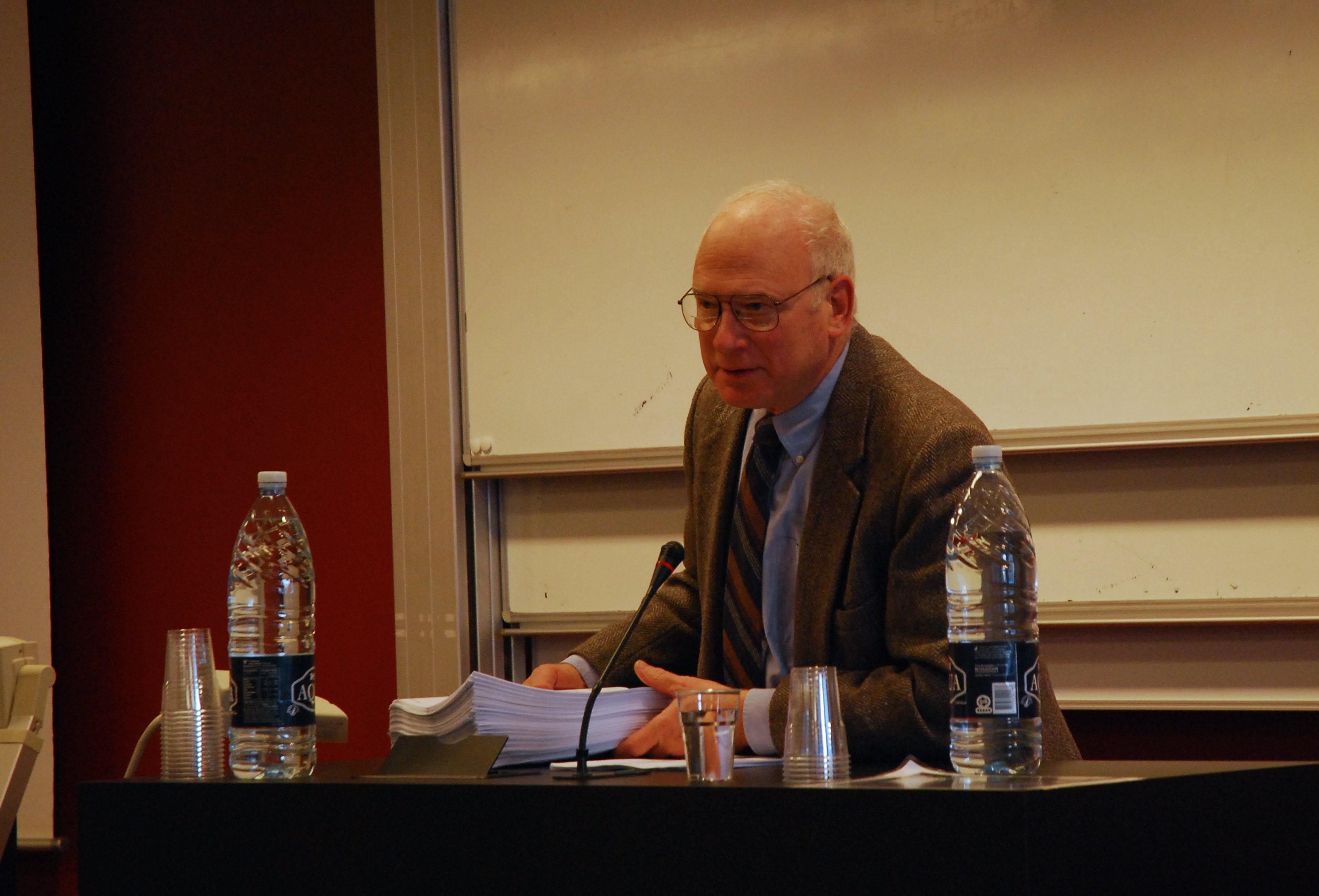 Dr. Bruce H. Kirmmse, a Danish-speaking researcher from USA, spoke of Kierkegaard, poetry and history at the event