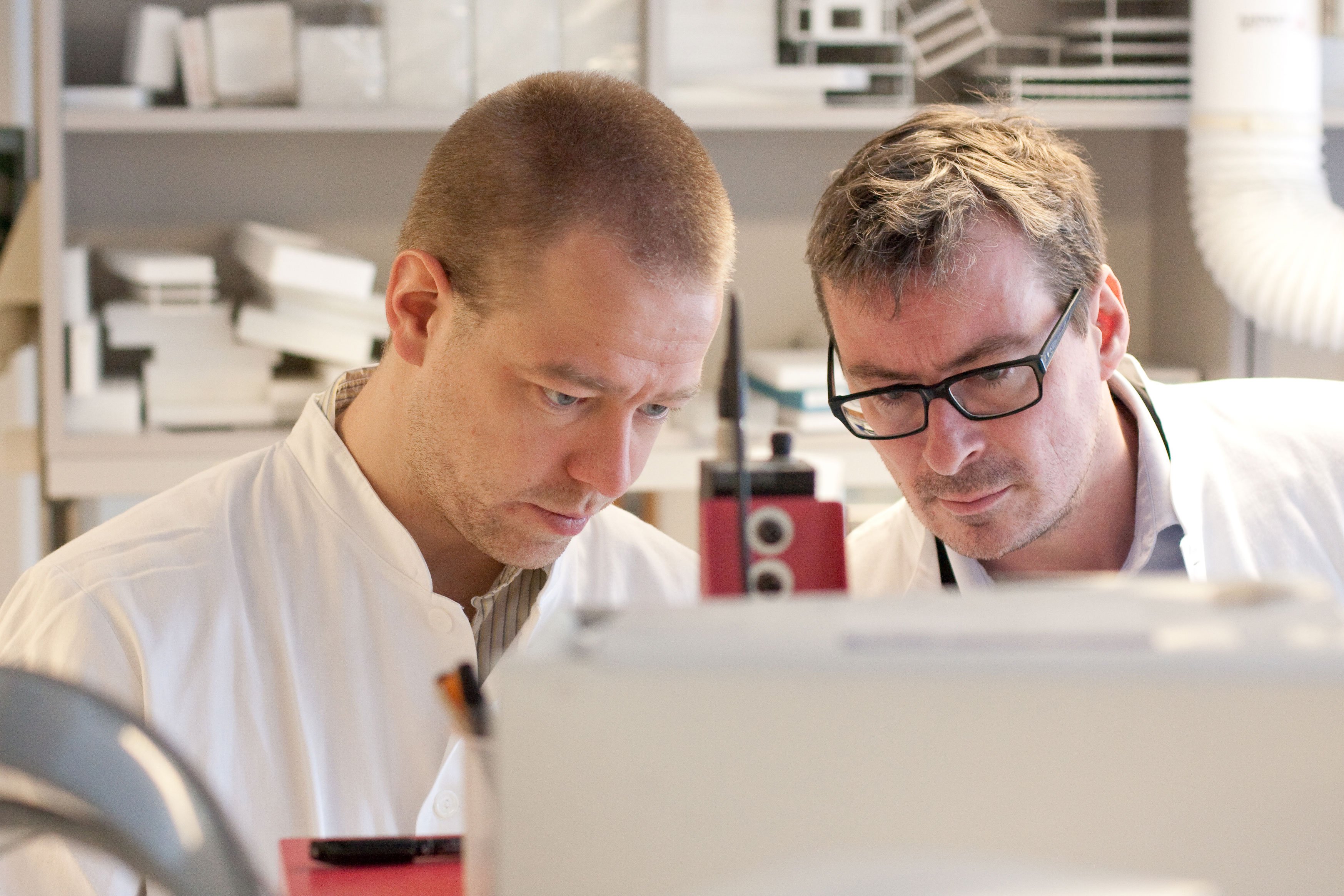 Morten Rasmussen (left) and Eske Willerslev (right). Sequencing of ancient Greenlander went around the world