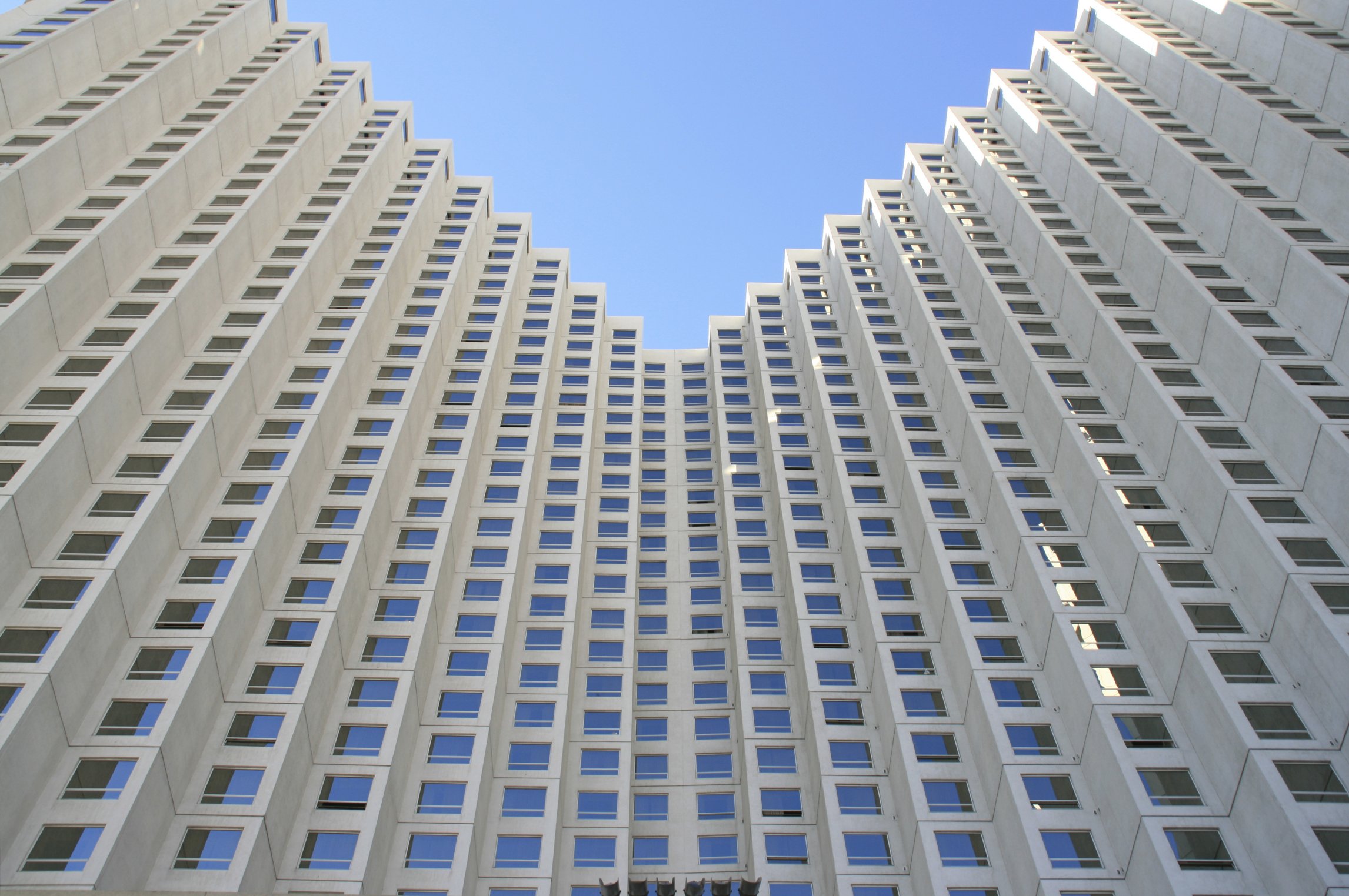 HOTEL-HIMMEL – Er KU ved at udvikle sig til et hotel, hvor forskerne må tjekke ind og ud
alt efter, om de kan finde privat støtte eller ej?