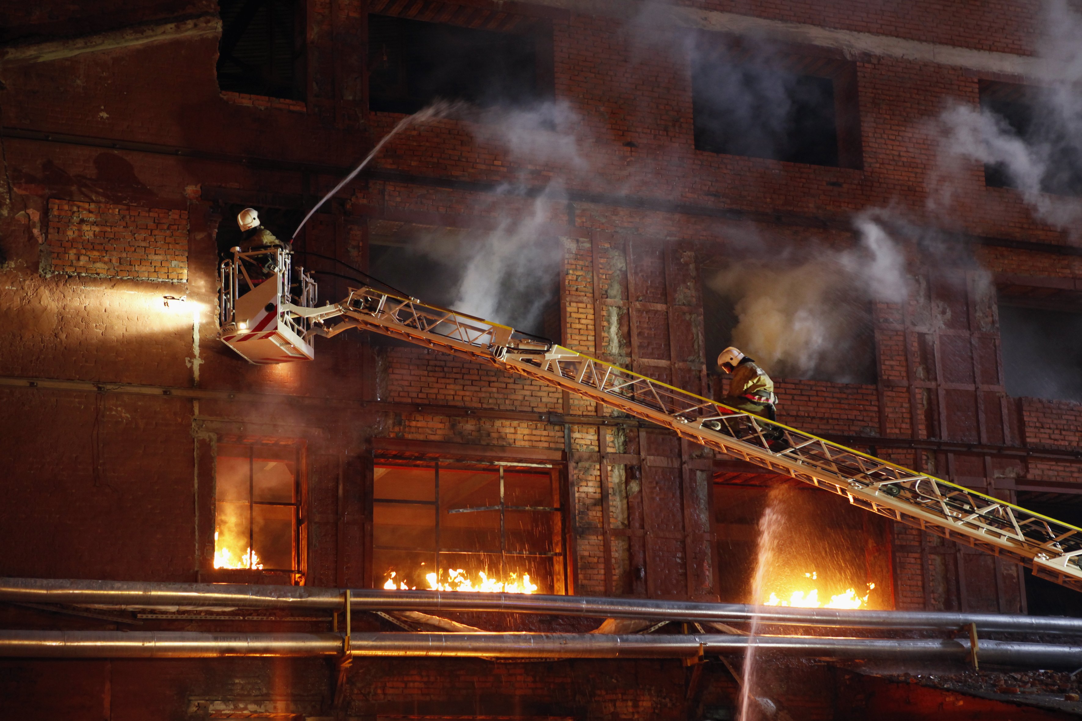 BRANDSLUKNING - Rektors arbejdsgruppe er gået i gang med redningsarbejdet - det kriseramte Institut for Geografi og Geologi skal på ret køl. Biologerne må vente.