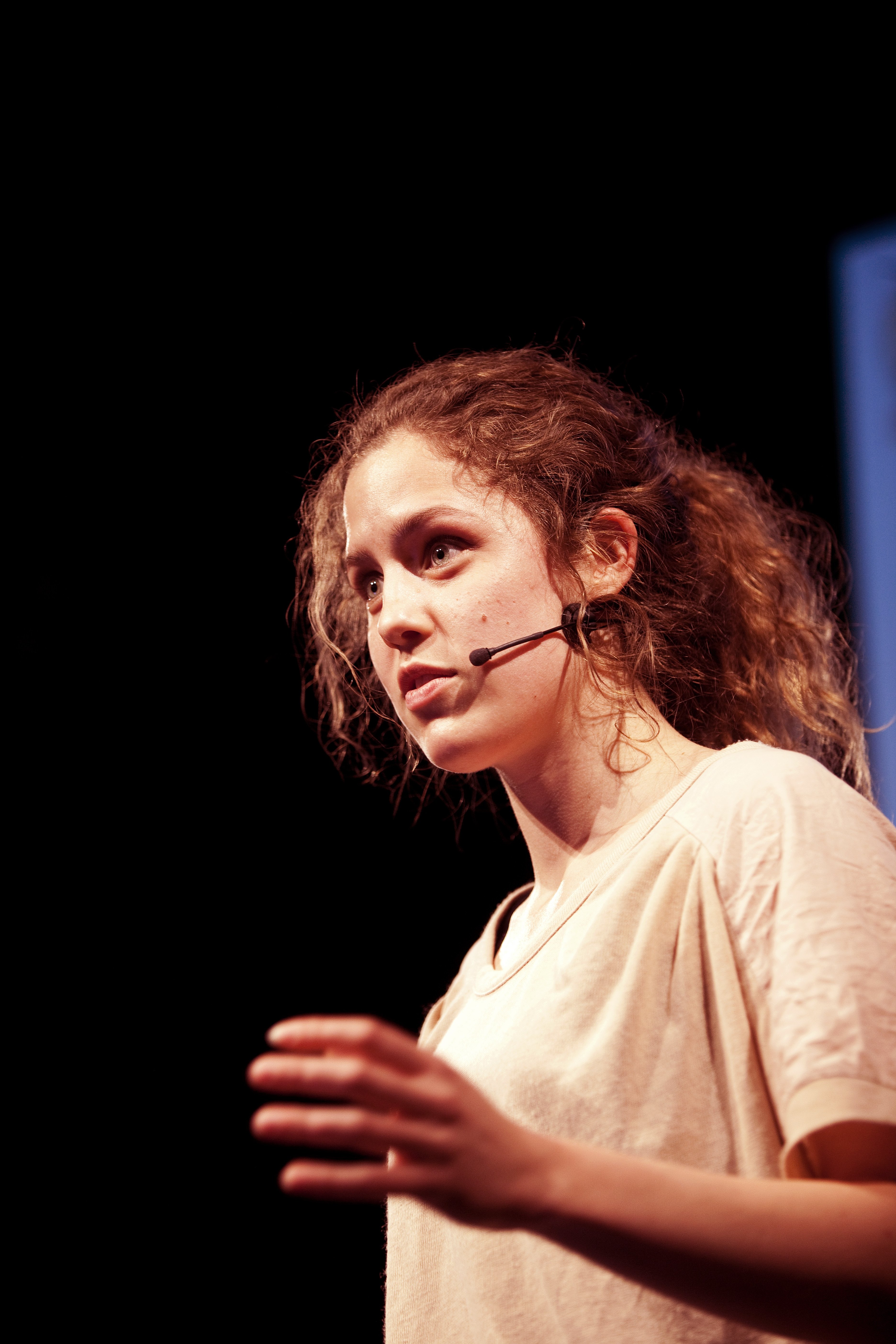 FØRST PÅ SCENEN - KU-forsker Berthe Katrine Fiil præsenterer sit oplæg ’Et nyttigt selvmord’ - for publikum og for indehaveren af Danmarks mest profilerede døde fortand - i Lille Vega.