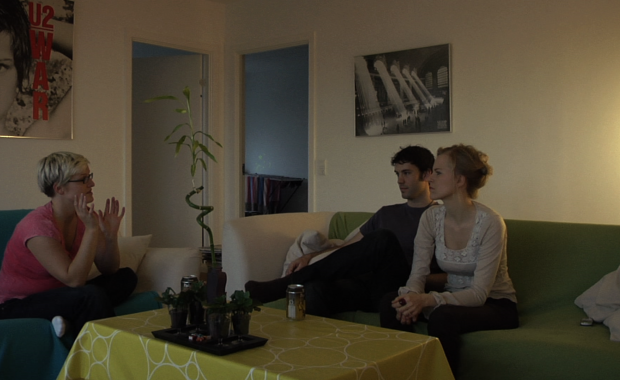 Den australske couchsurfer Kate møder Ola and Ian i deres hjem