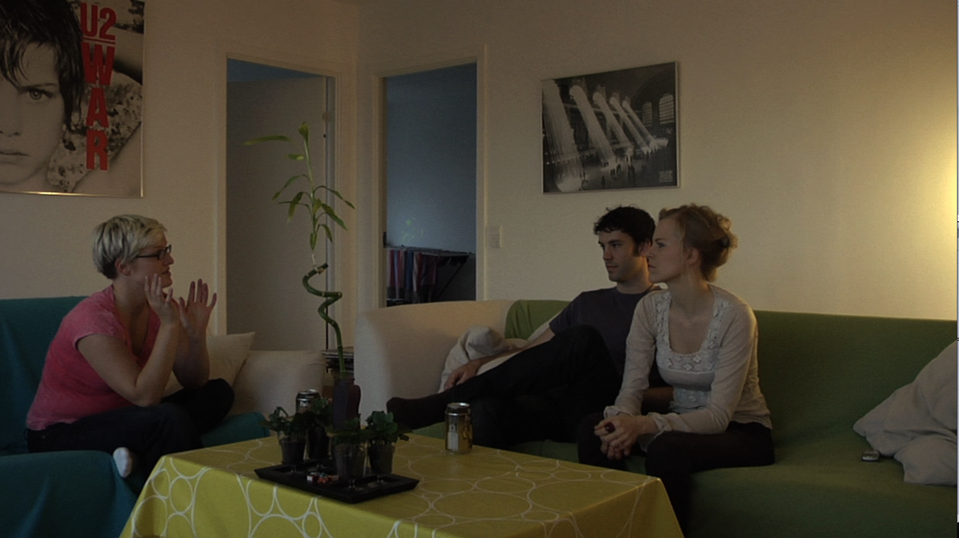 Kate (couchsurfer, left) meets Ola and Ian (hosts, right) at home