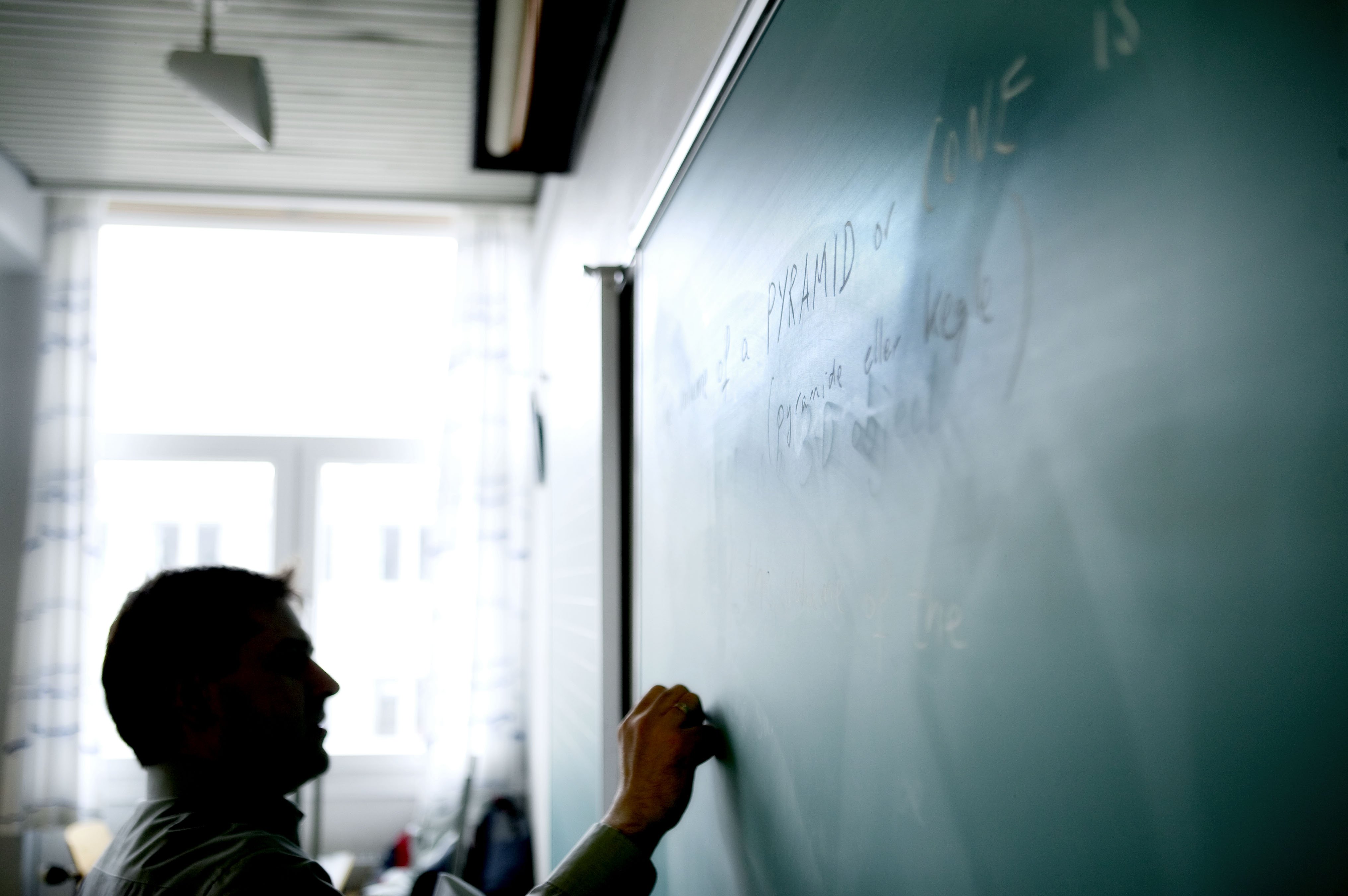 Bad English makes for worse student evaluation of academic competence