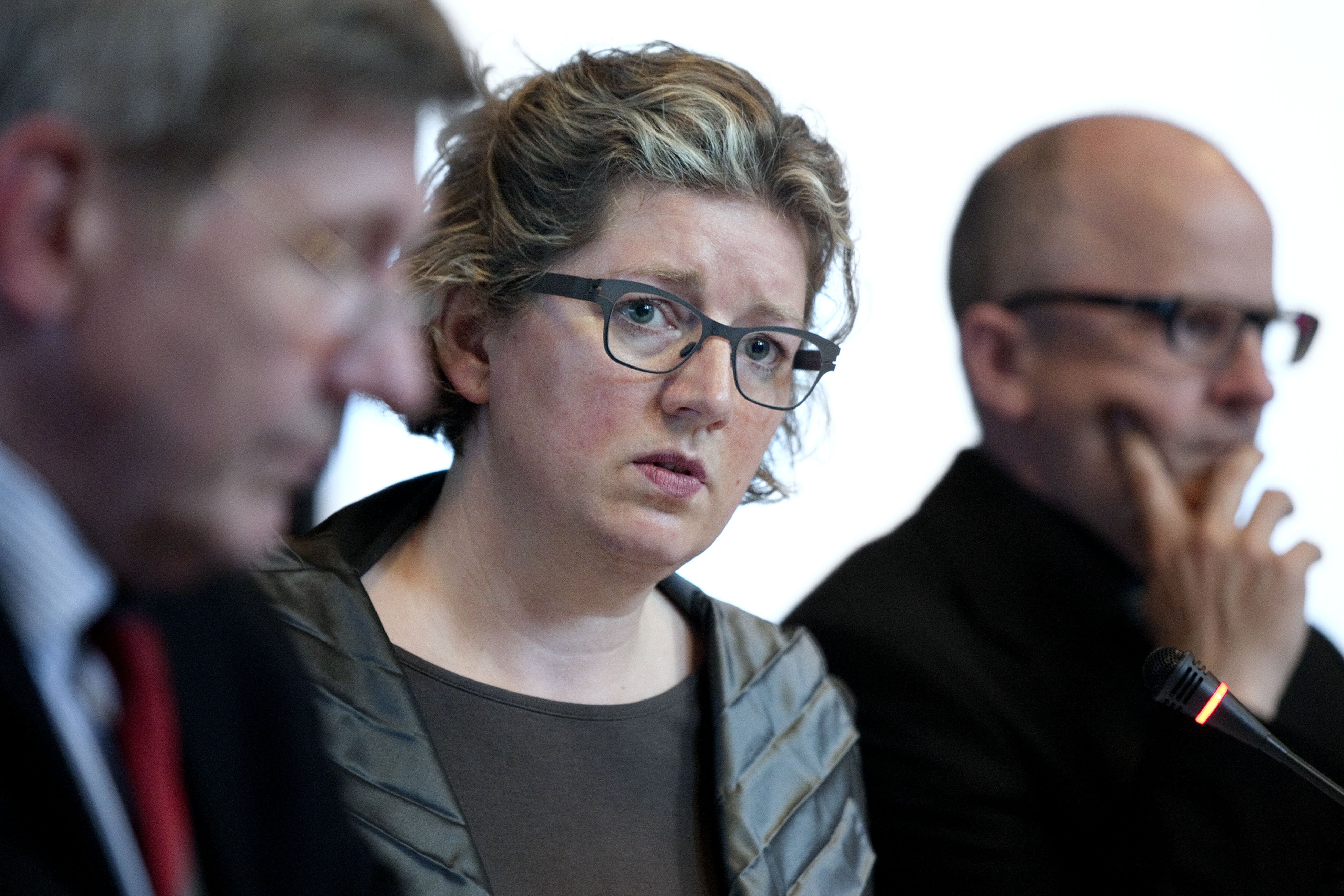 Rector Ralf Hemmingsen (left) confronted science minister Charlotte Sahl-Madsen Tuesday