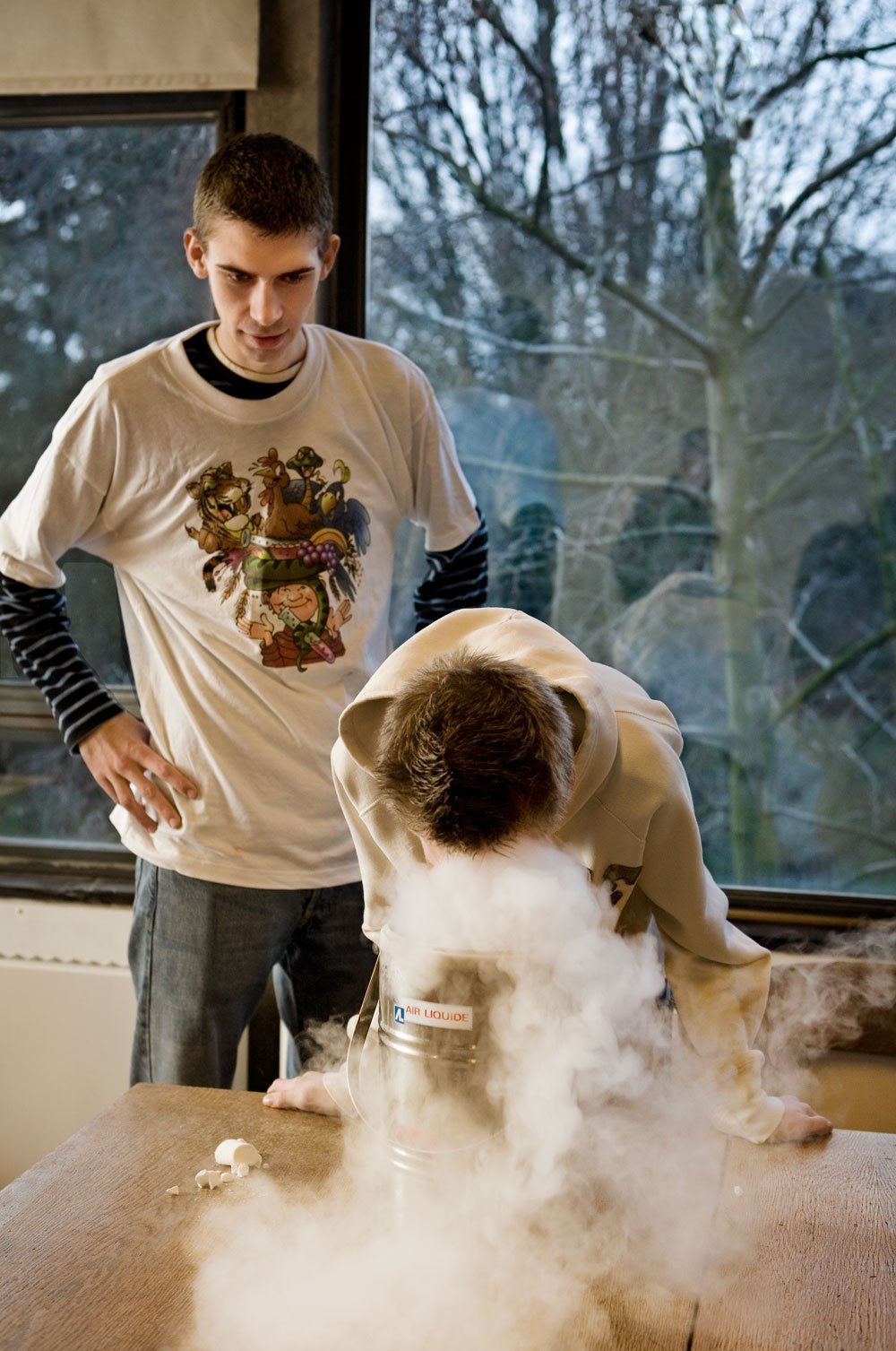 NØRDET ELLER COOL? - Det ser ud til, at flere unge har lyst til at stikke snuden i naturvidenskaben, viser årets ansøgertal. Her et billede fra besøgstjenesten Cirkus Naturligvis, der tager ud på skoler og formidler naturvidenskabelige emner. Ordningen blev etableret af Det Naturvidenskabelige Fakultet på Københavns Universitet i 2001.  