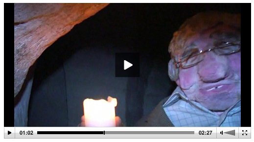 DUNKLE KÆLDRE - Papmaché-rektor udforsker universitetets forbudte fortid i saga om det intranet, der en dag vil blive åbnet på KU.