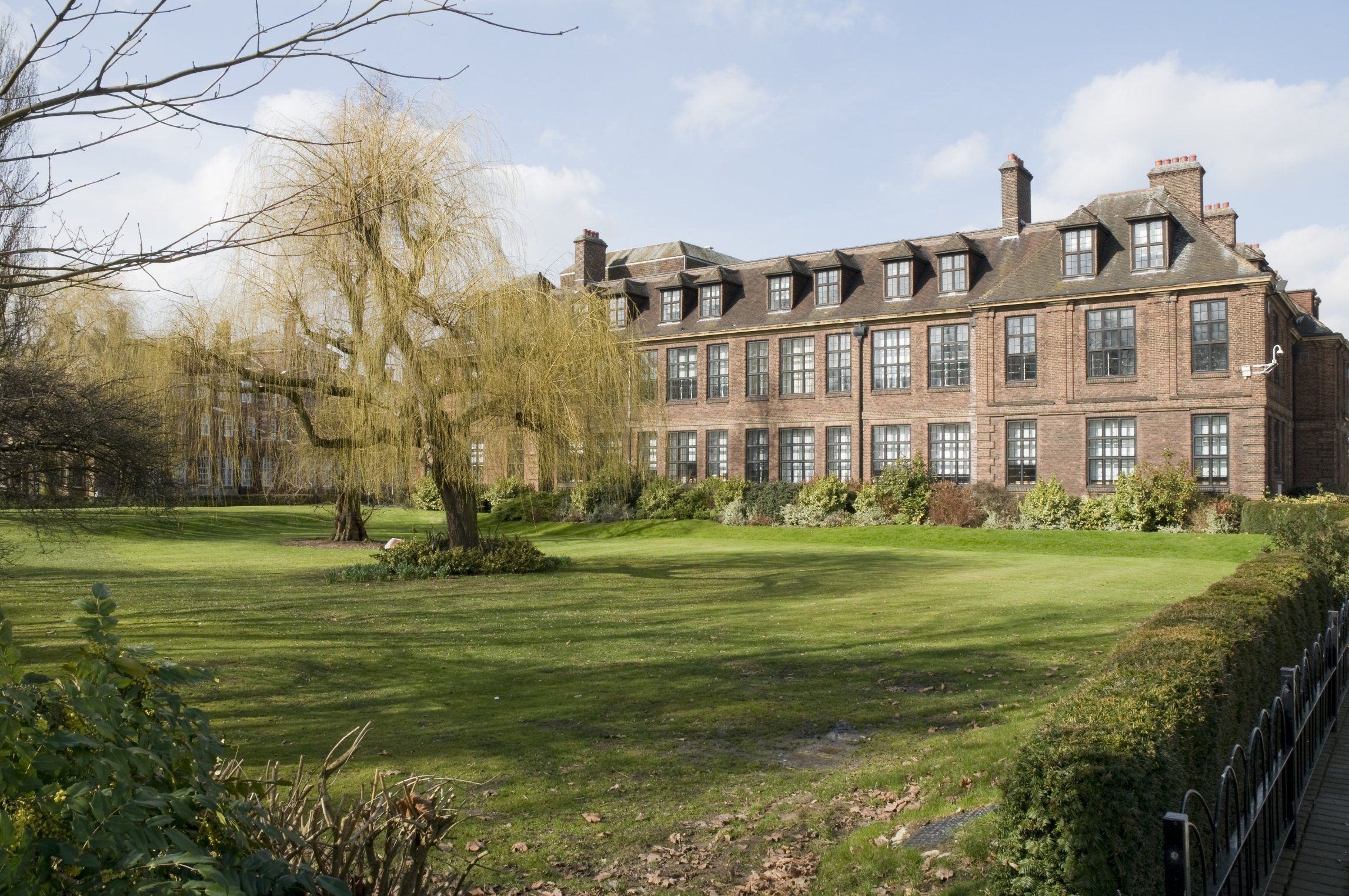 Hull university. UK university managers are pessimistic