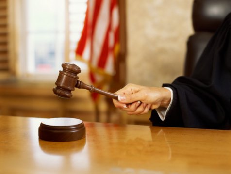 YTRINGSFRIHED - »Mit indtryk er, at der over de seneste 10 år er sket en stigning i anmeldelser mod politikere. Men det skal snarere forklares med, at tonen i den politiske debat kolliderer med racismeparagraffen – især hvad angår udlændinge og muslimer,« siger Jens Elo Rytter professor i forfatningsret ved Københavns Universitet til Berlinske Tidende i dag.