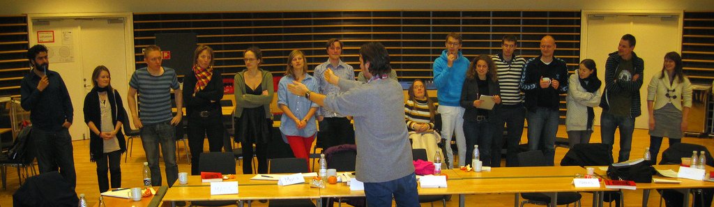 IDEOLOGER - Her er det hold 2 fra Ceveas meningsdanneruddannelse, der får en dosis samfundshåndtering.