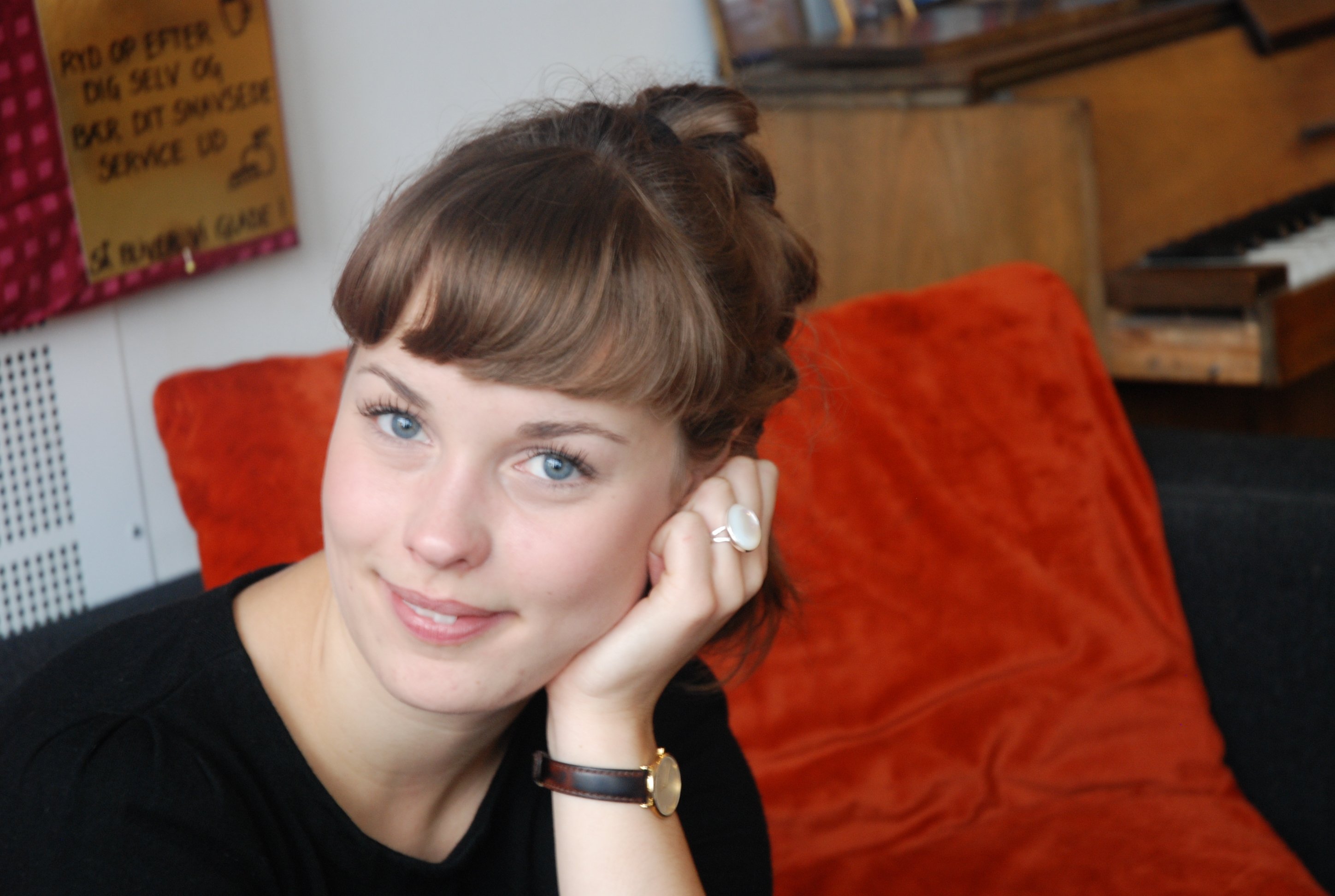 BLØD HUMANIST - Christina læser Moderne Kultur og har en bachelor fra Dansk. »Gennem et studiejob kan man lære det håndværk, som man har teoretiske fag om på universitetet,« siger hun.