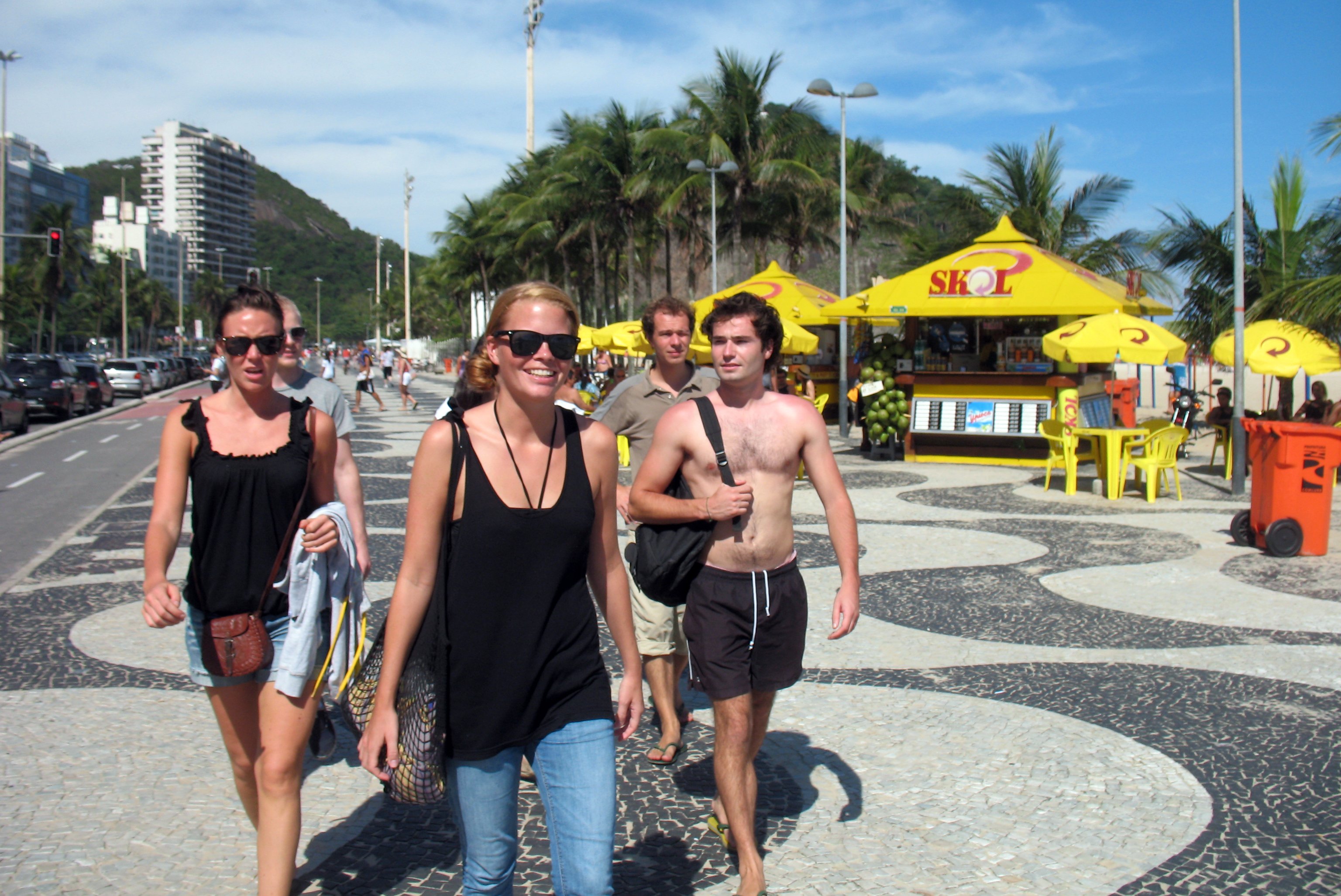 RIO - I starten havde jeg dårlig samvittighed over at hænge ud med skandinaver, men det er gået op for mig, at jeg har brug for at lade op. På den måde kan jeg bedre nyde mit ophold og brasilianerne, skriver Cecilie Hestbæk. 