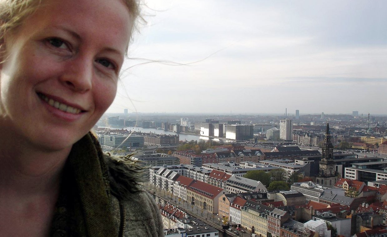 OVERBLIK - Judith Ellens fra Schweiz er kommet som udvekslingsstuderende til KU drevet af sin nysgerrighed for at lære sig nyt om kultur, universiteter og bæredygtighed - og for at tage noget med sig hjem. Vi på KU har ikke nok fokus på mad og transport, kun på bygninger, og energi, mener hun, men hun har følt sig utroligt venligt og godt modtaget på KU.