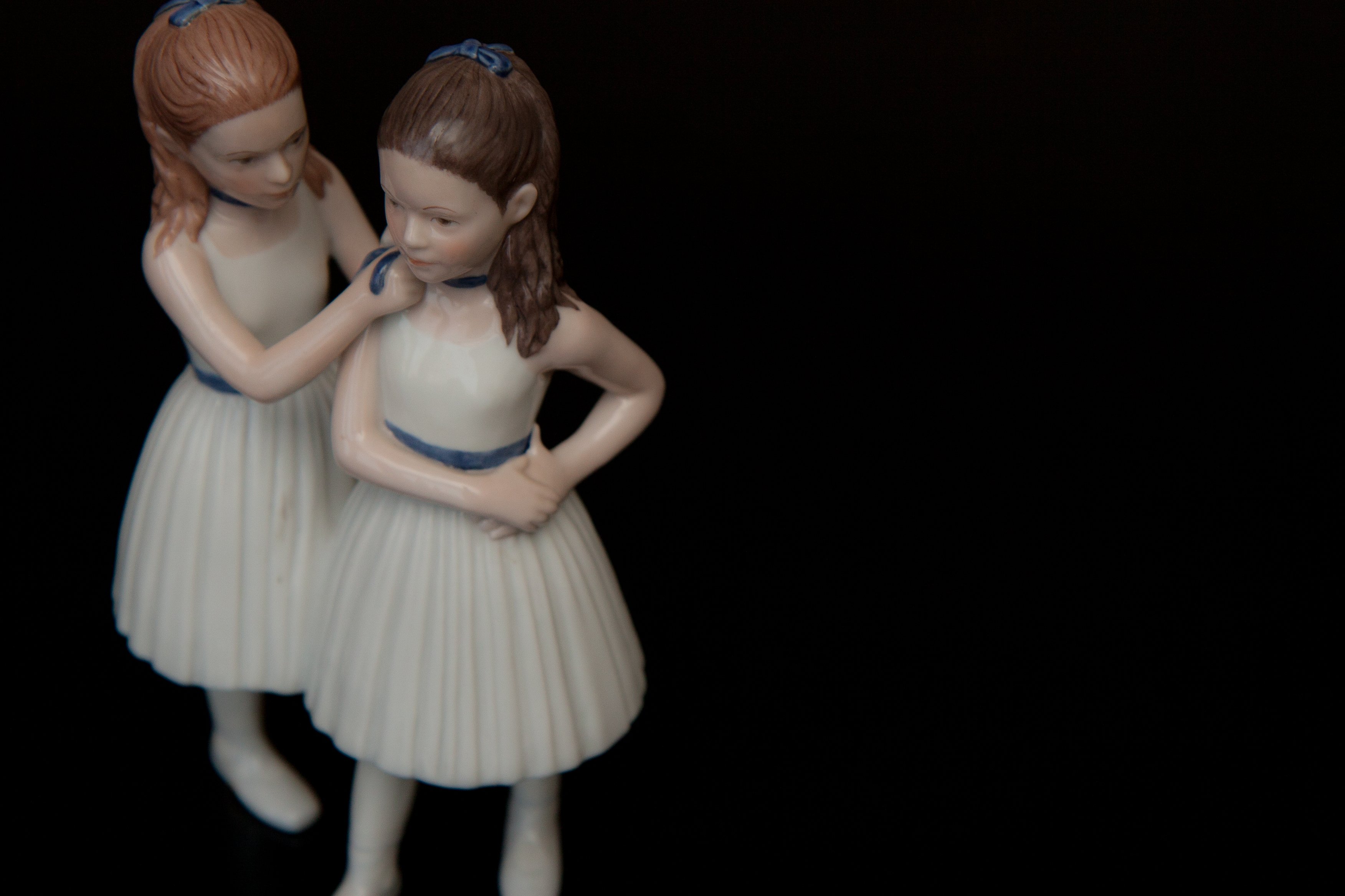 CADEAUEN - Selvfejring eller indspark til debatten? De studerende bag tidsskriftet Reception uddelte for første gang Cadeauen (billedet) til landets bedste litteraturpris.