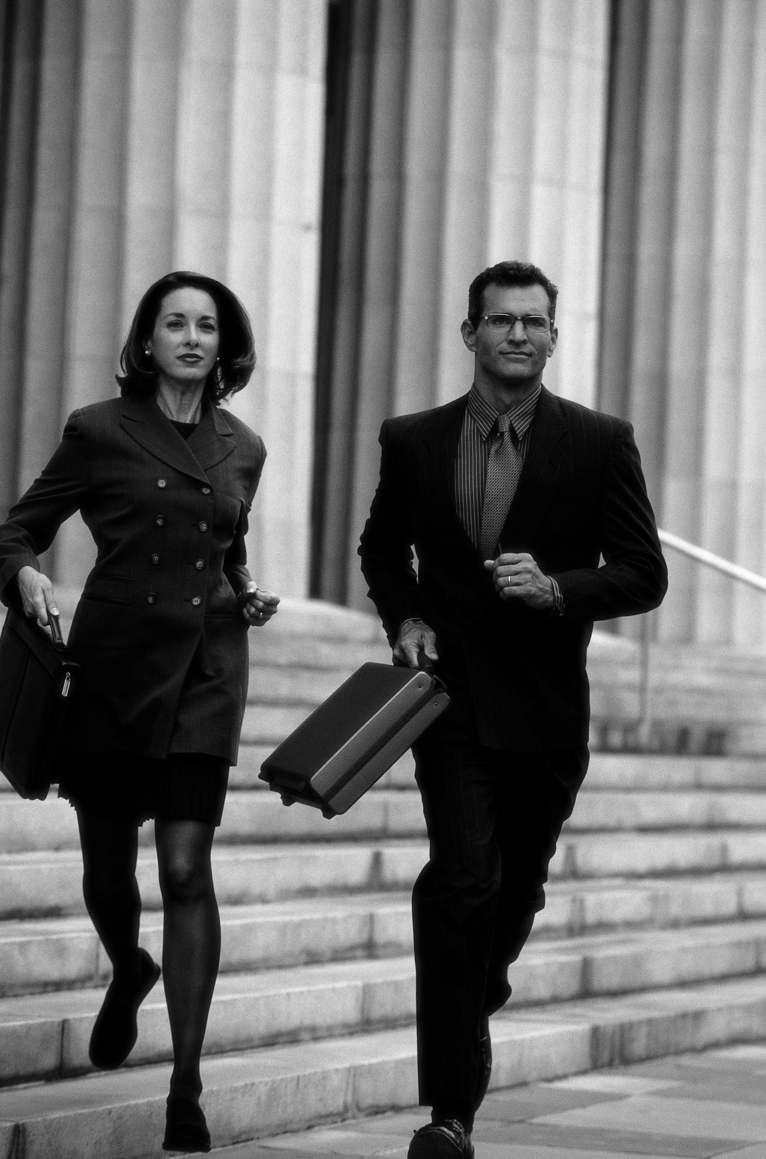 OVERHALING - Stram balderne og slipseknuden, hvis du vil undgå at skille dig ud i Jura-huset.