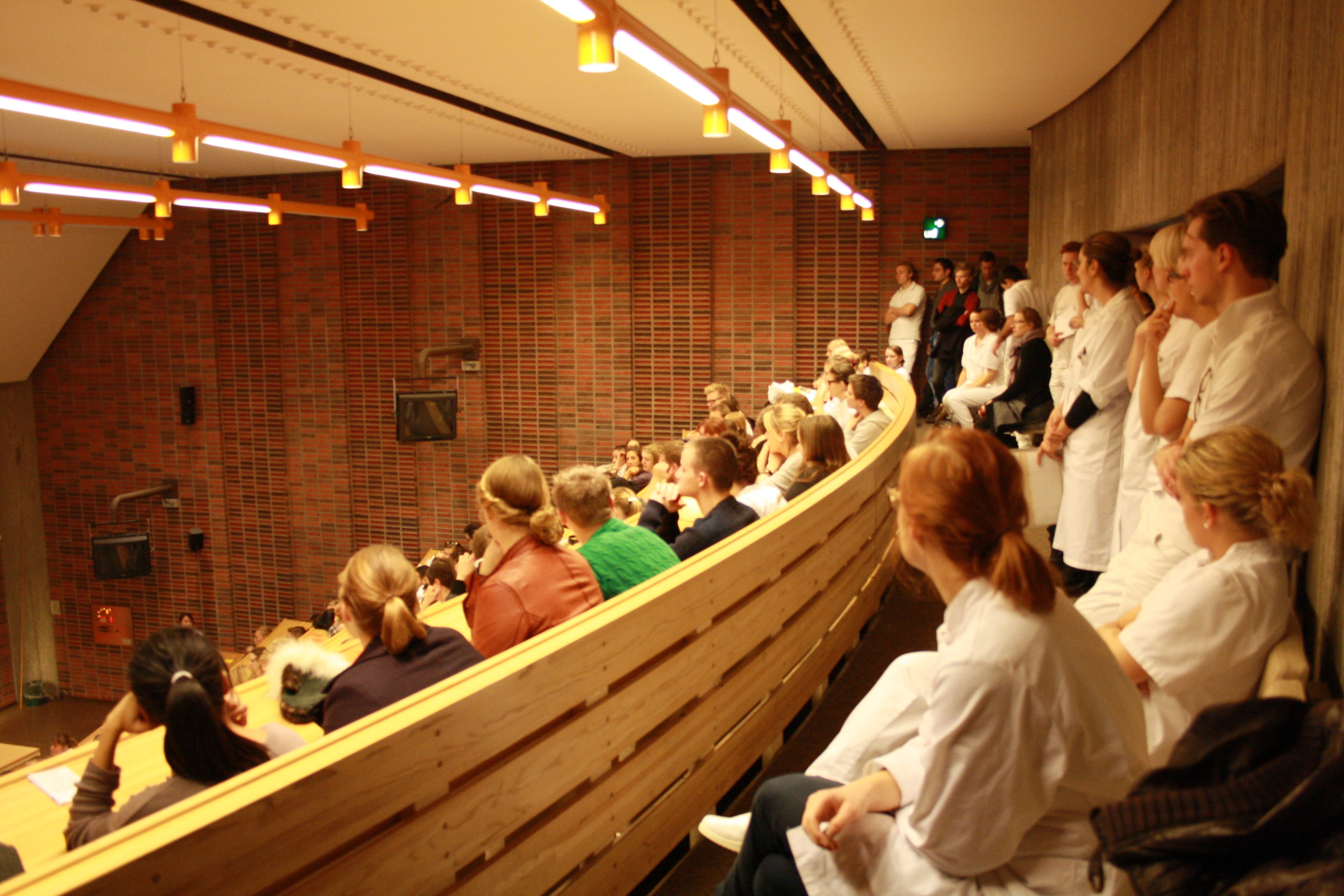 STUDENTERPROTESTER - De tandlægestuderende planlægger aktioner mod de store besparelser, der er i vente på Odontologi.