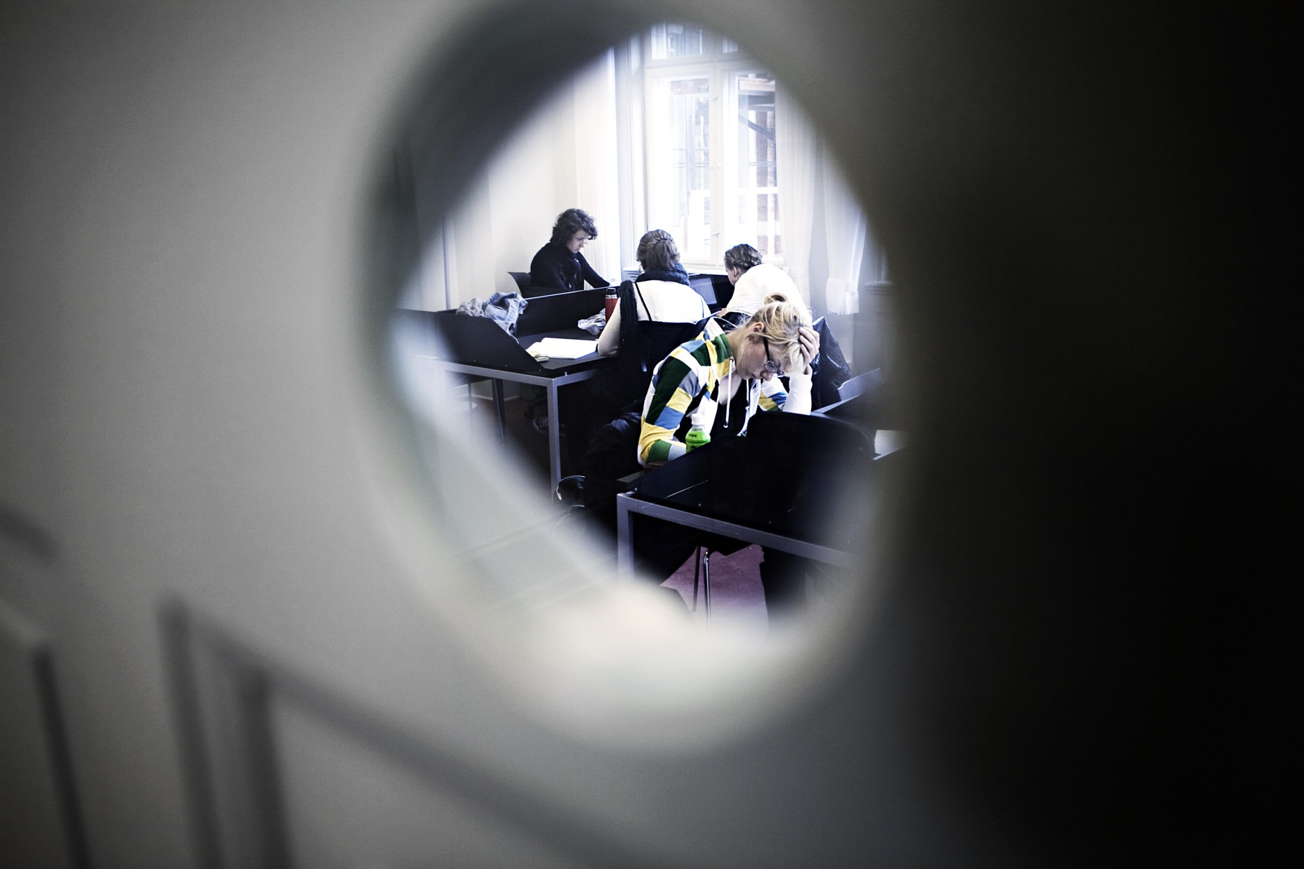 DISCIPLIN - Vores anmelder bliver vist rundt på Samf-biblioteket, der er et clash mellem nyt og gammelt, og som vil fremme både studiedisciplin og -stimulering.