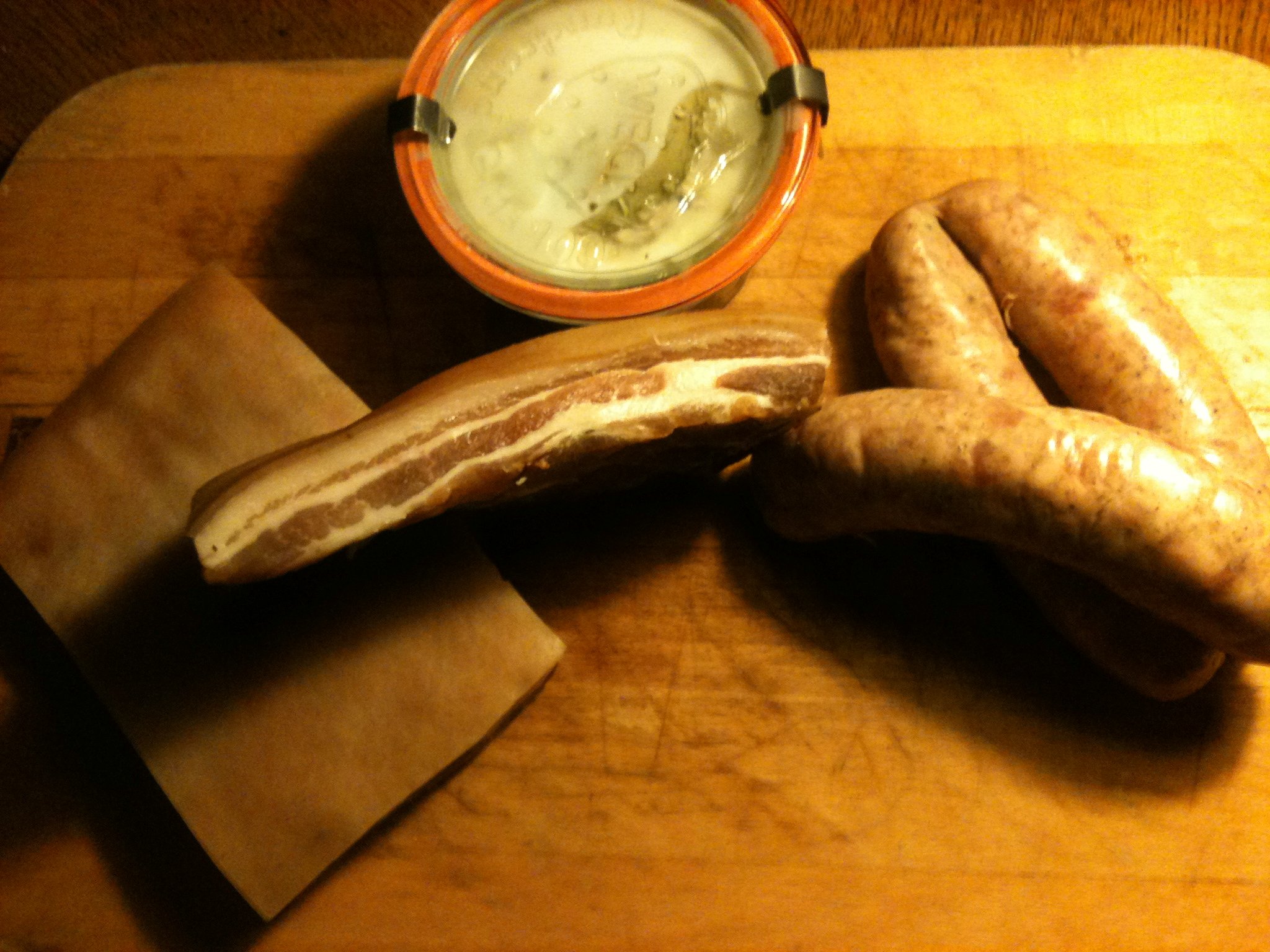 CHARCUTÆSTETIK - Det bliver næppe grimmere eller bedre: hjemmerøget bacon, rillette og frilandsmedister. Avisen har tømt SU-kokkens fadebur.