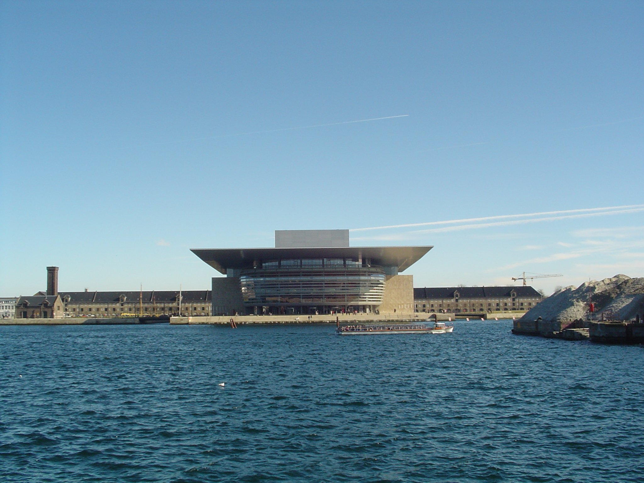 This is the view, before making the attempt. But is NOT to be recommended. There is a lot of boat traffic, and it is, of course, illegal